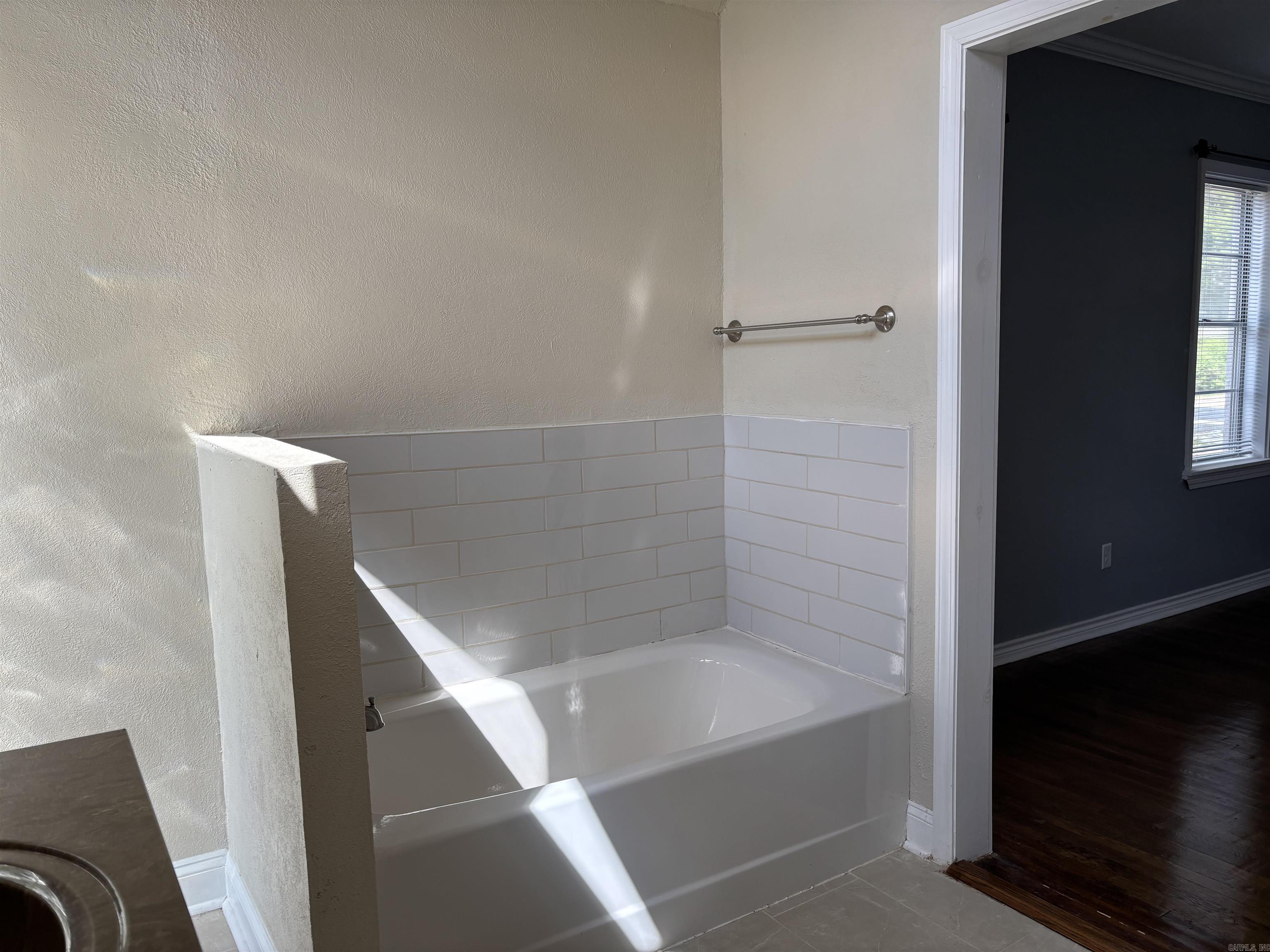 220 College St  Lonoke, AR