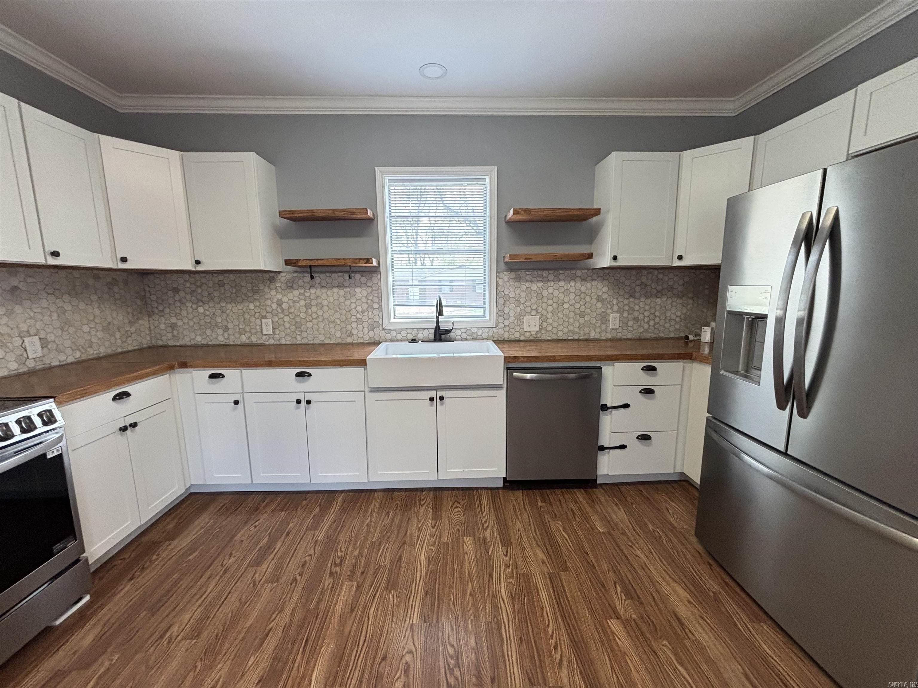 220 College St  Lonoke, AR