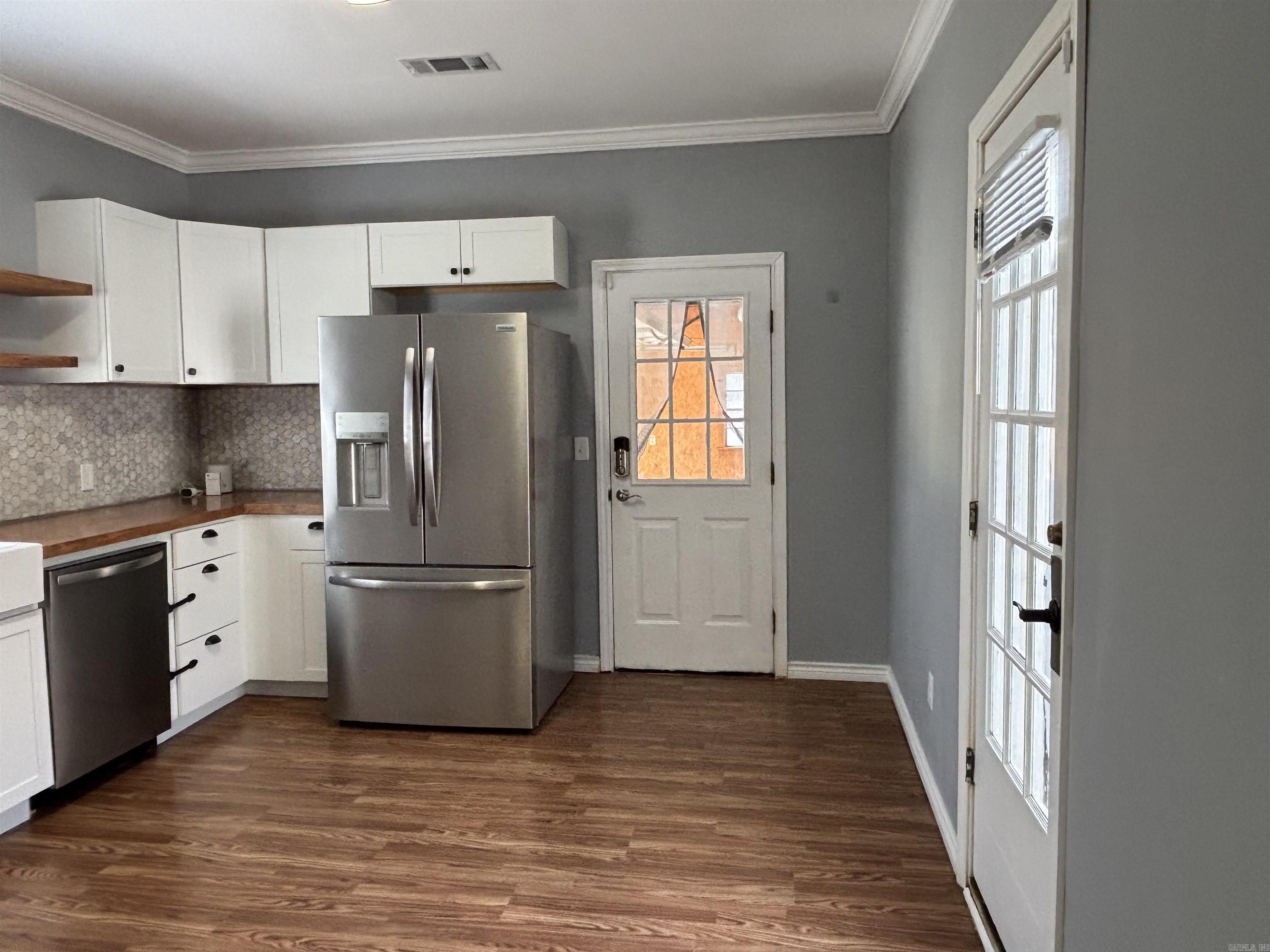 220 College St  Lonoke, AR