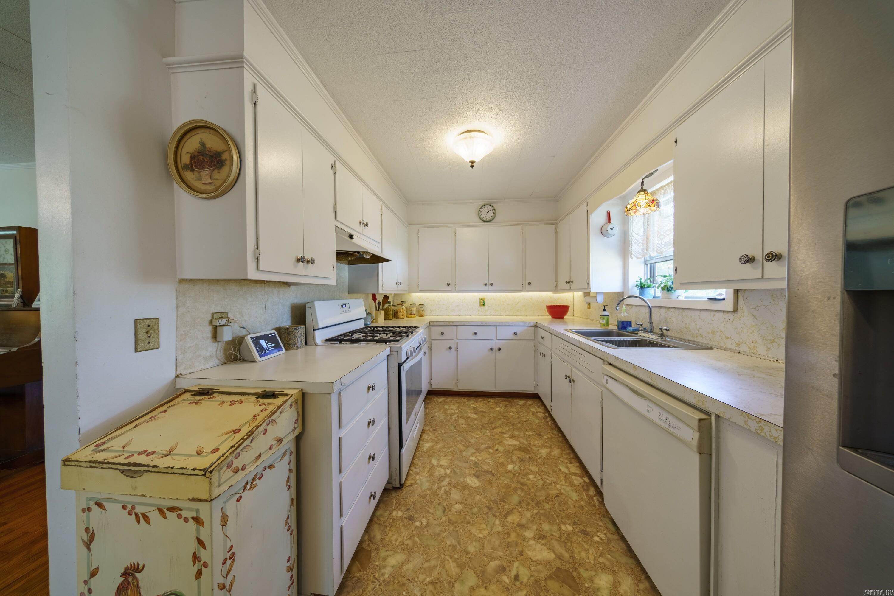 2132 Arkansas 230 Highway  Strawberry, AR