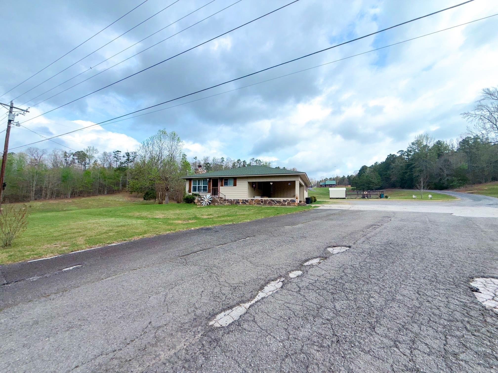 847 Highway 16E Clinton, AR 72031