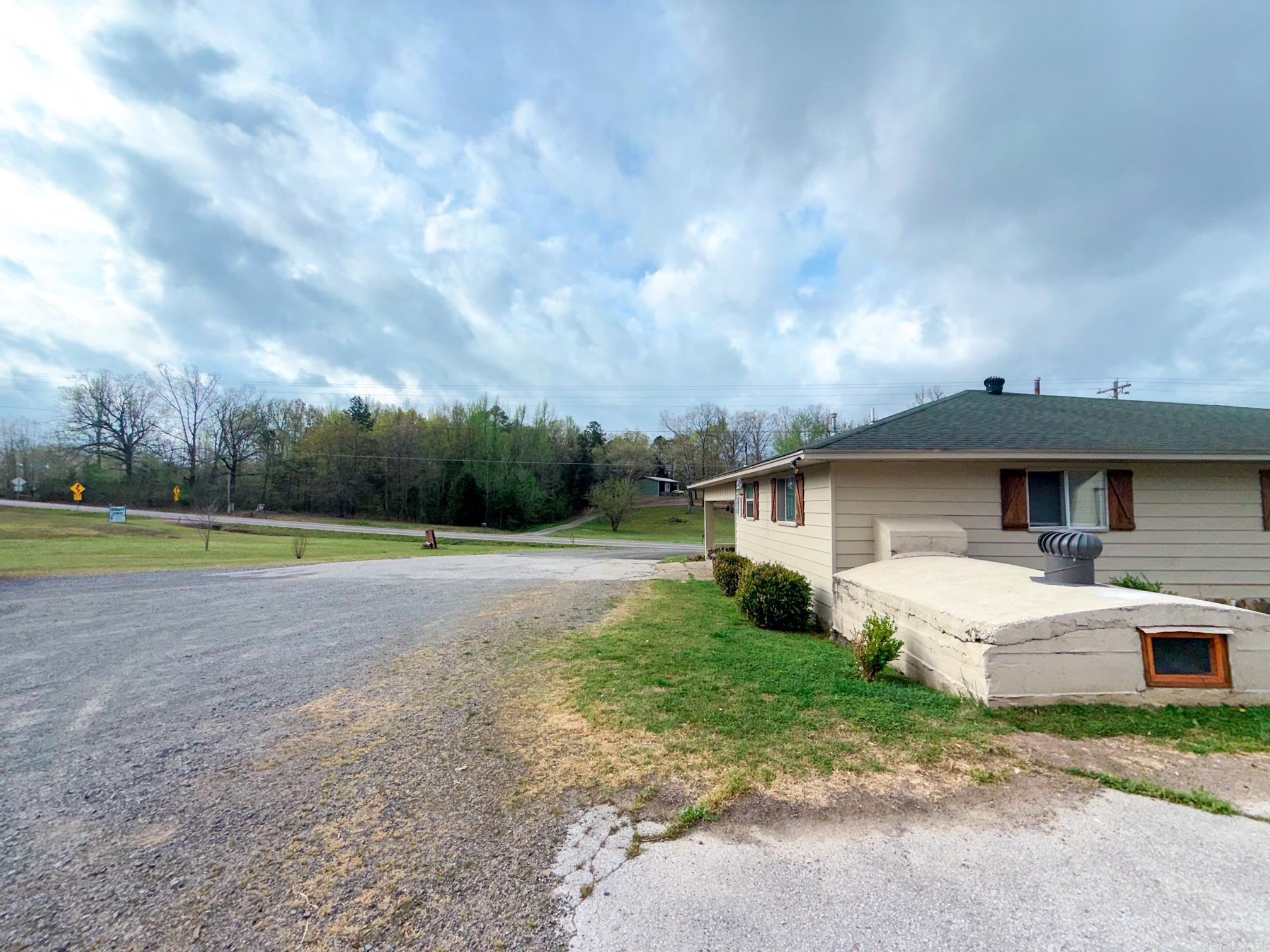 847 Highway 16E  Clinton, AR