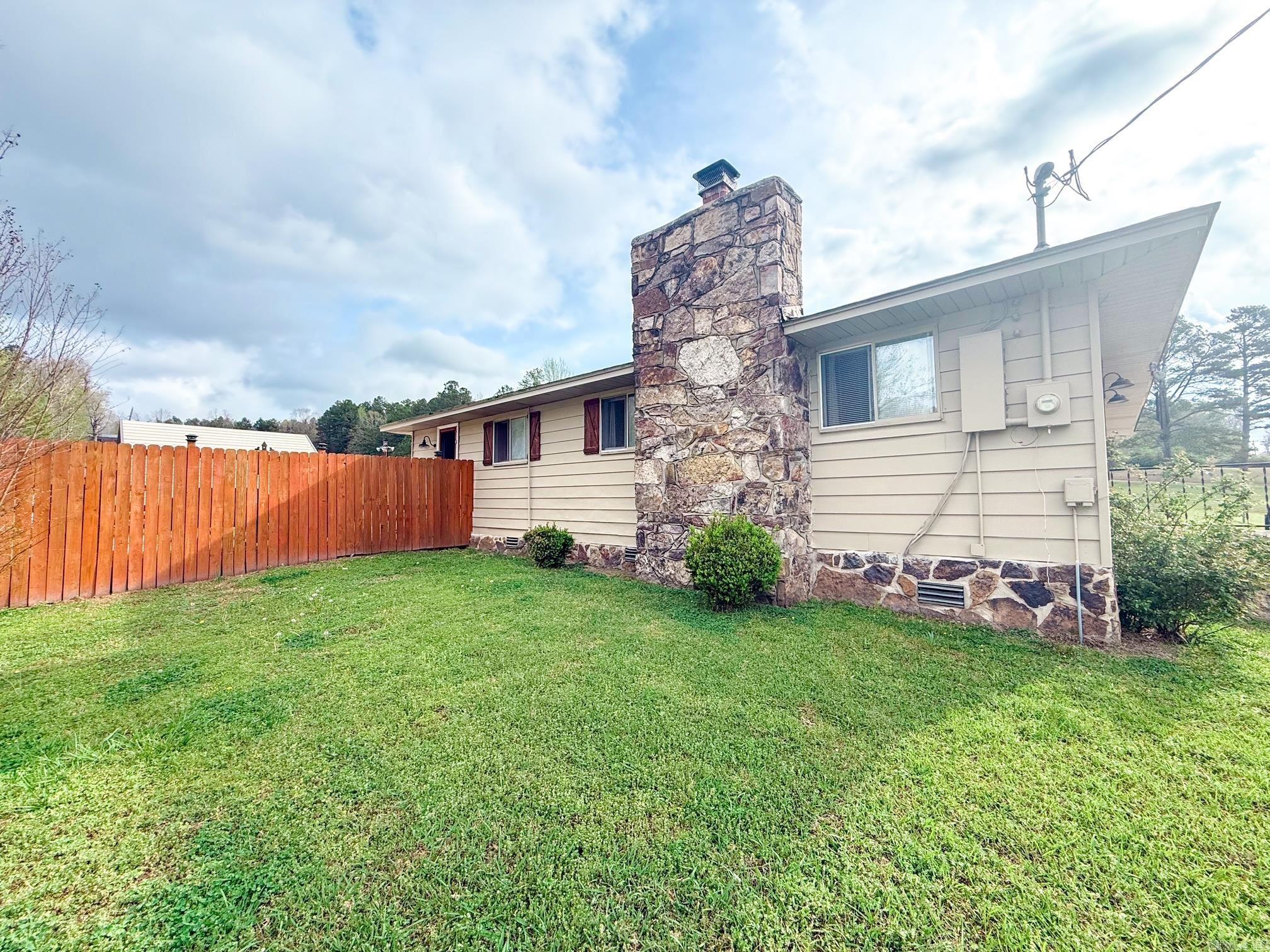 847 Highway 16E Clinton, AR 72031