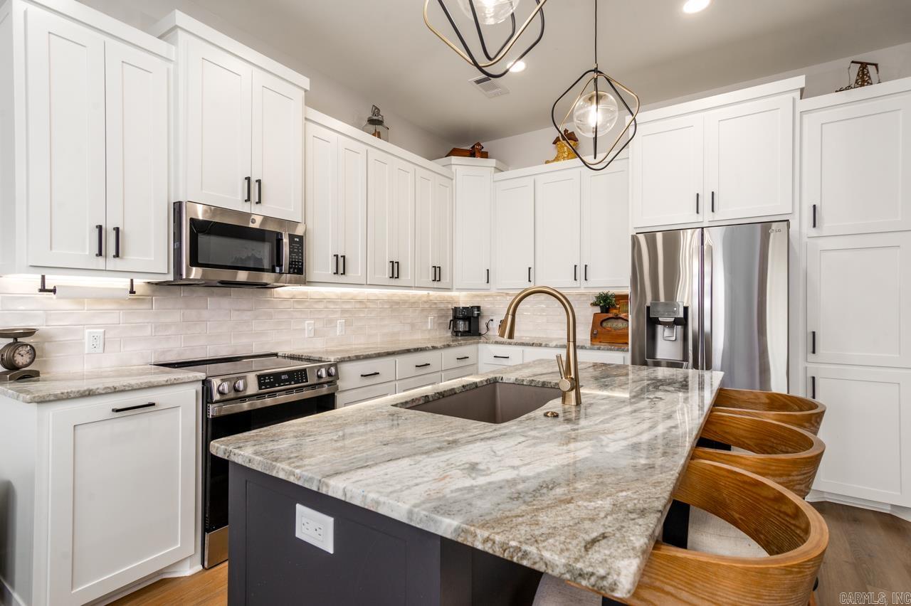 25 Dandelion  Greenbrier, AR