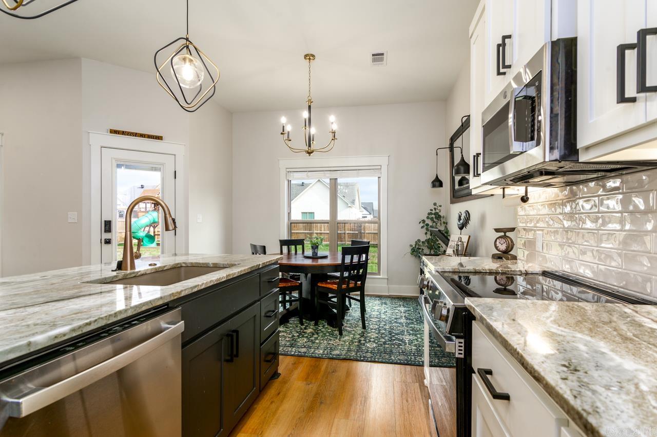 25 Dandelion  Greenbrier, AR