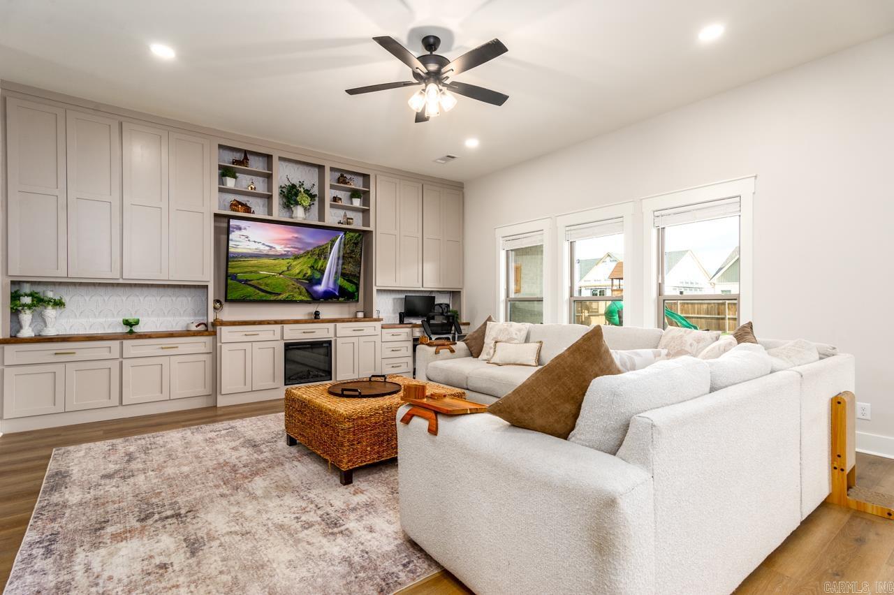 25 Dandelion  Greenbrier, AR