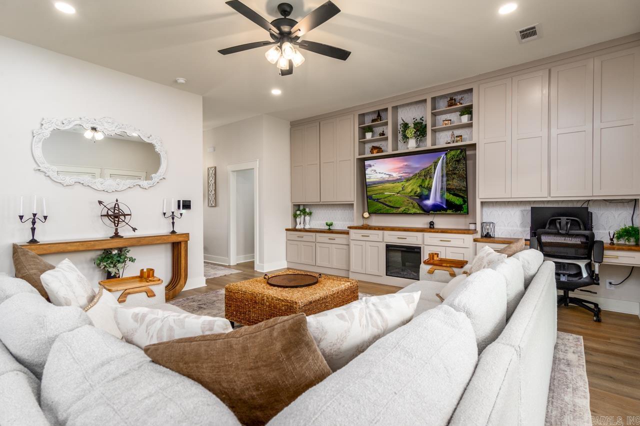 25 Dandelion  Greenbrier, AR