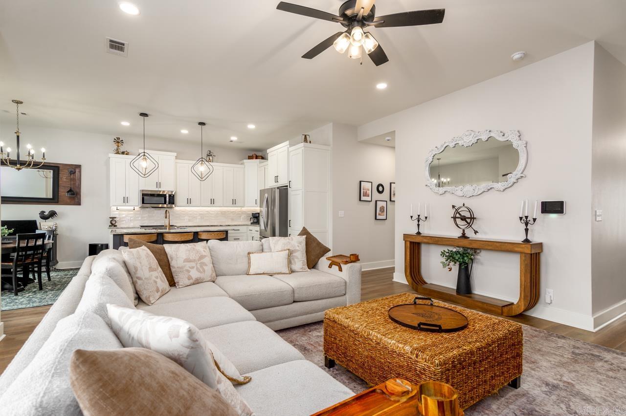 25 Dandelion  Greenbrier, AR