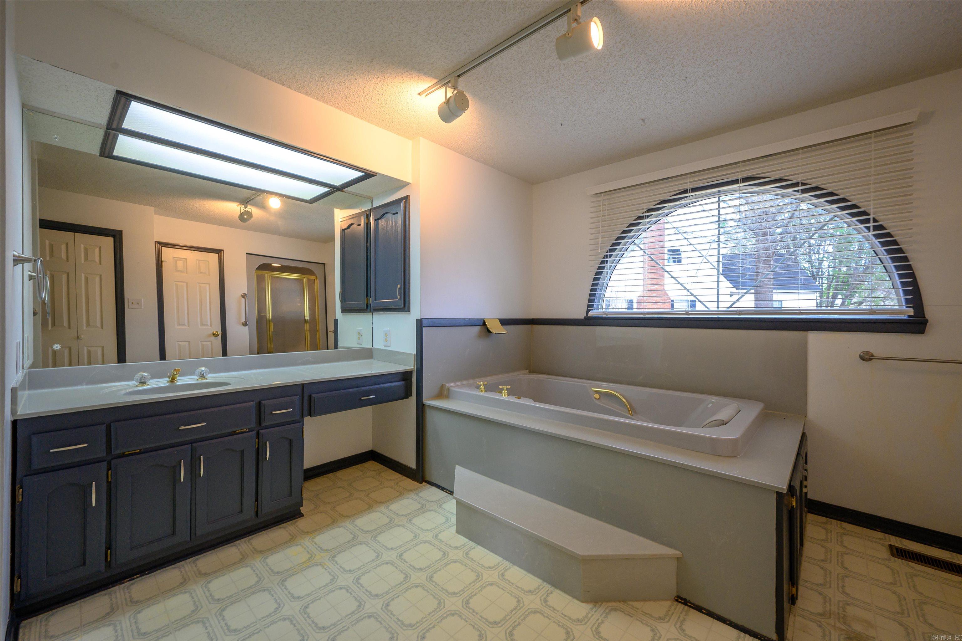 19 White Oak Circle  Searcy, AR