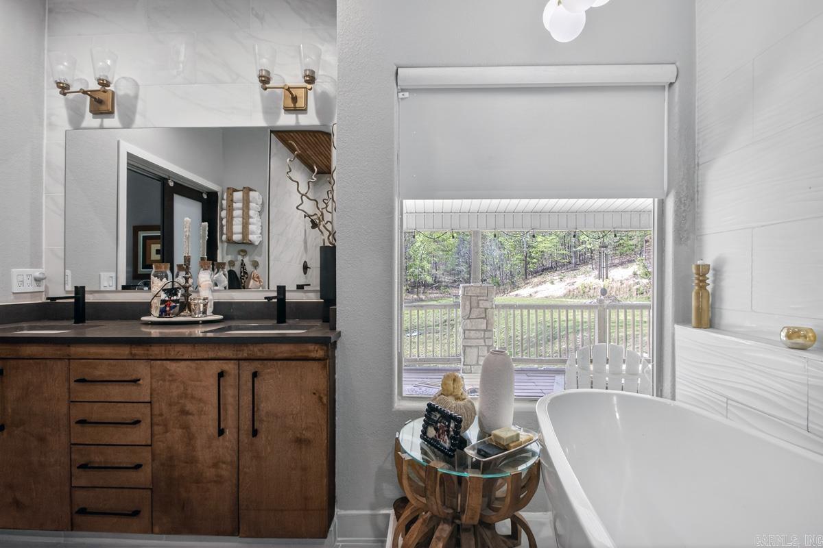 2711 Johnson Ln  Benton, AR