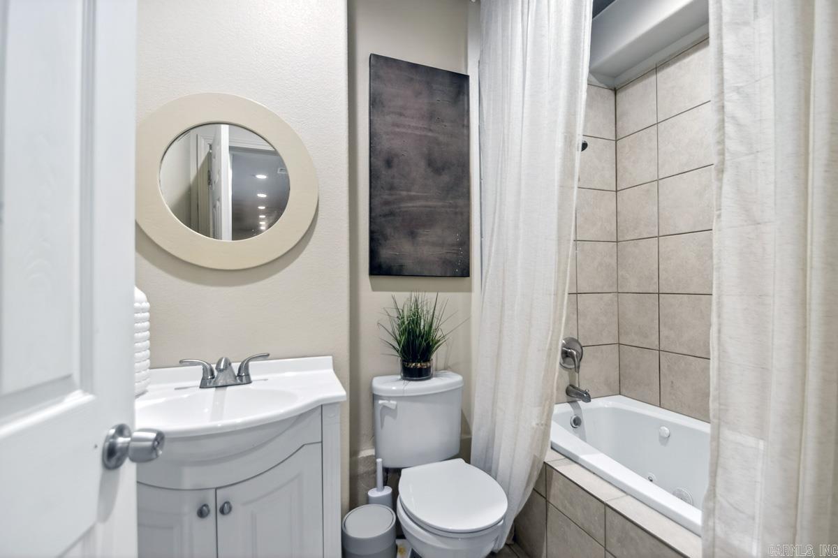 2711 Johnson Ln  Benton, AR