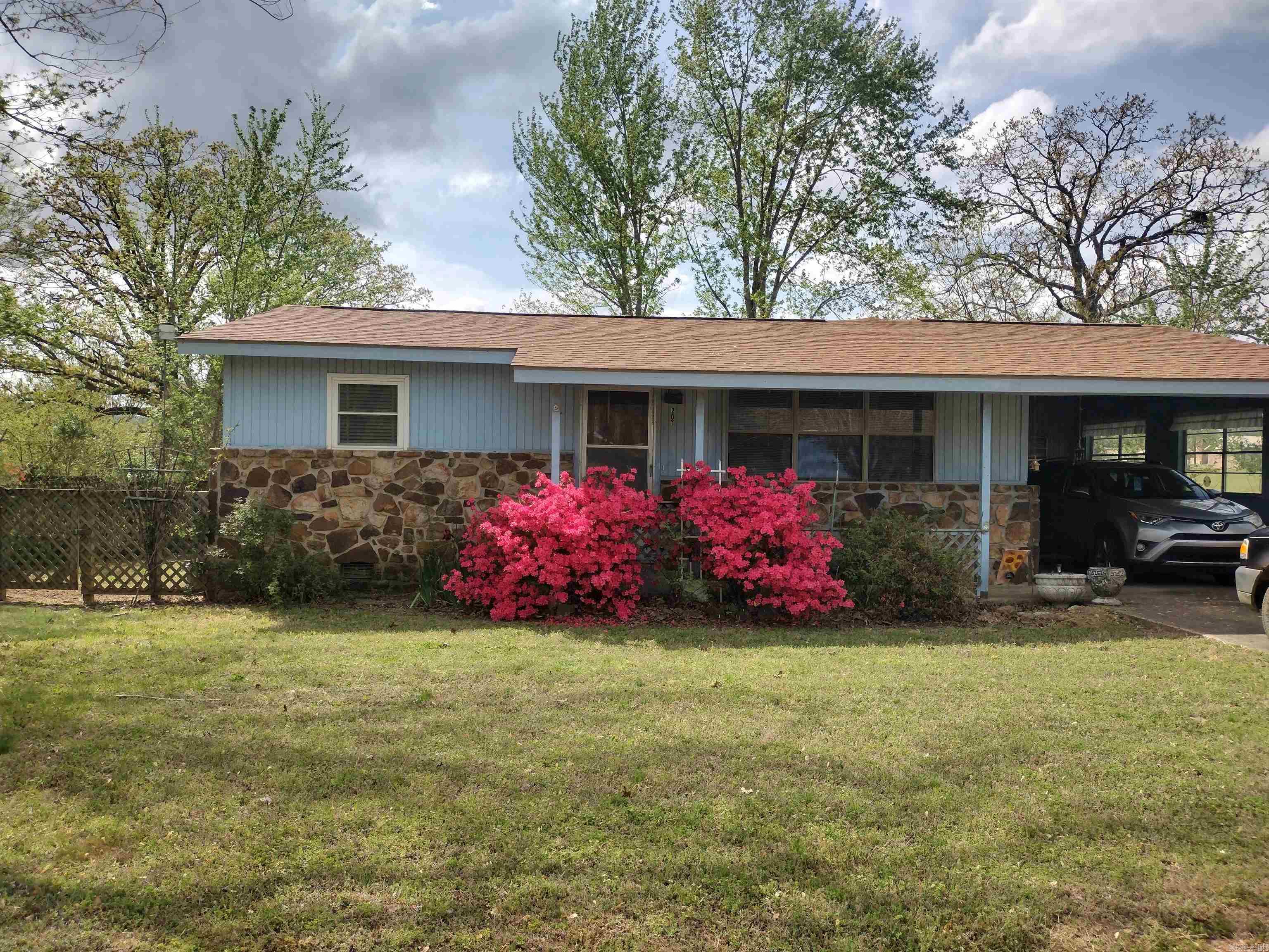 201 S Vine  Mountain View, AR