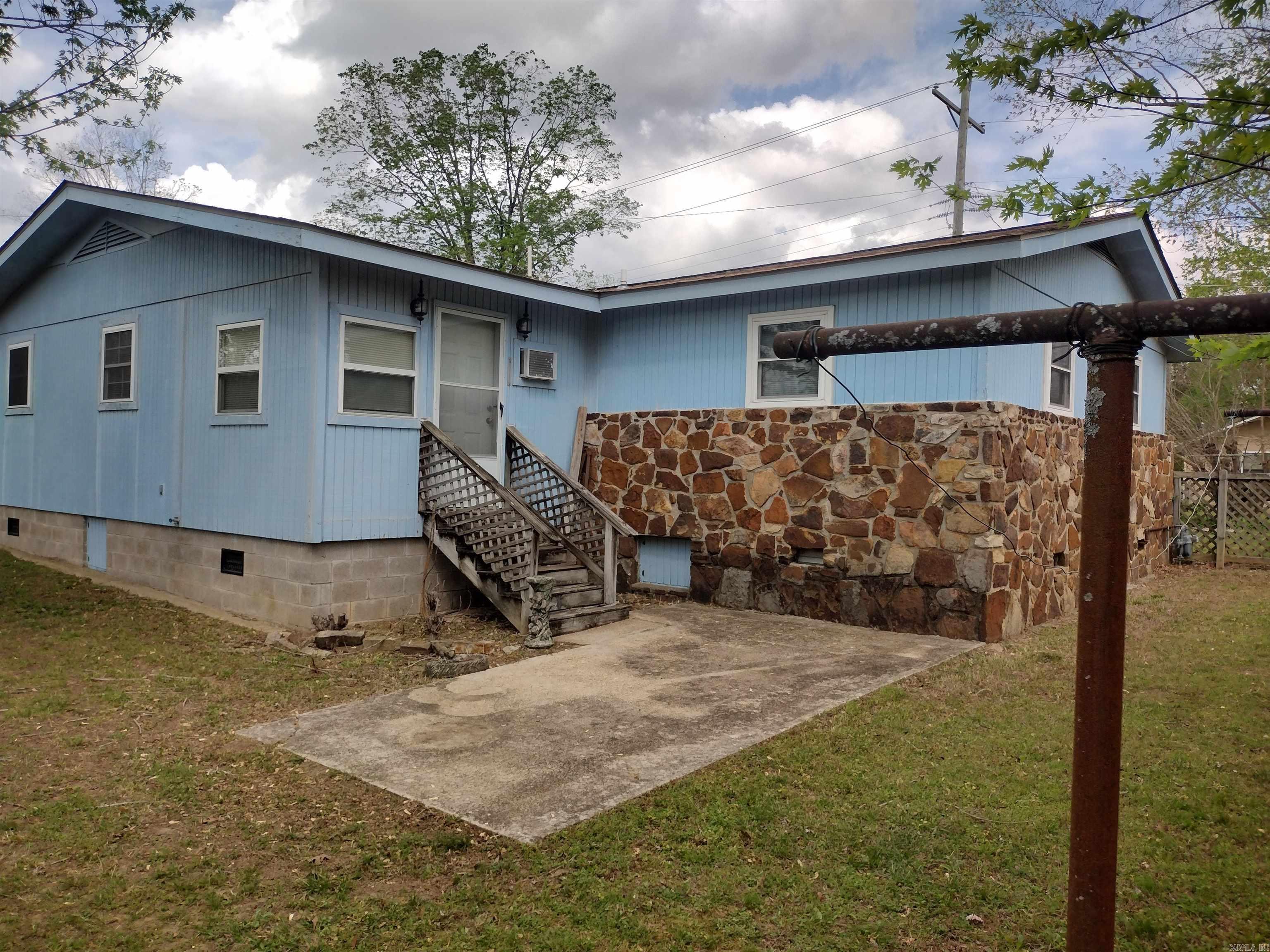 201 S Vine  Mountain View, AR