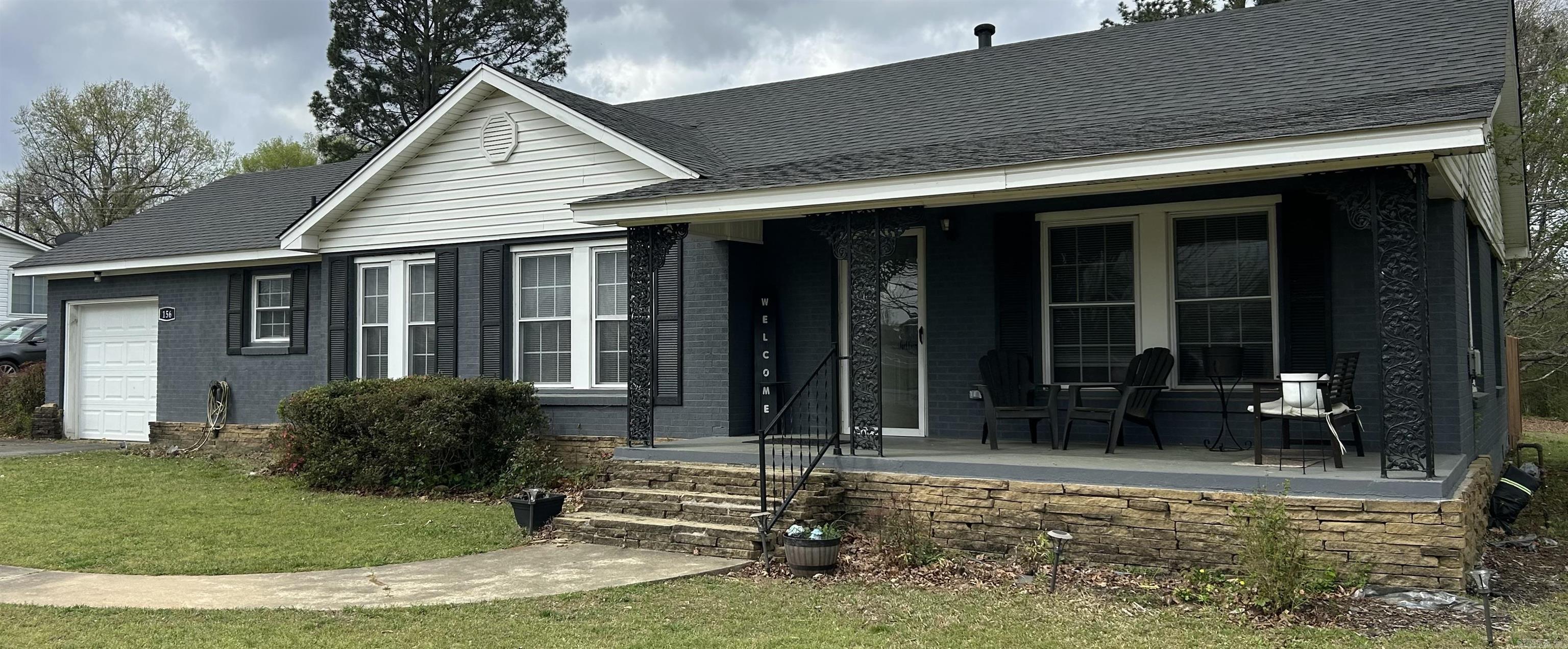 156 W James  Clinton, AR