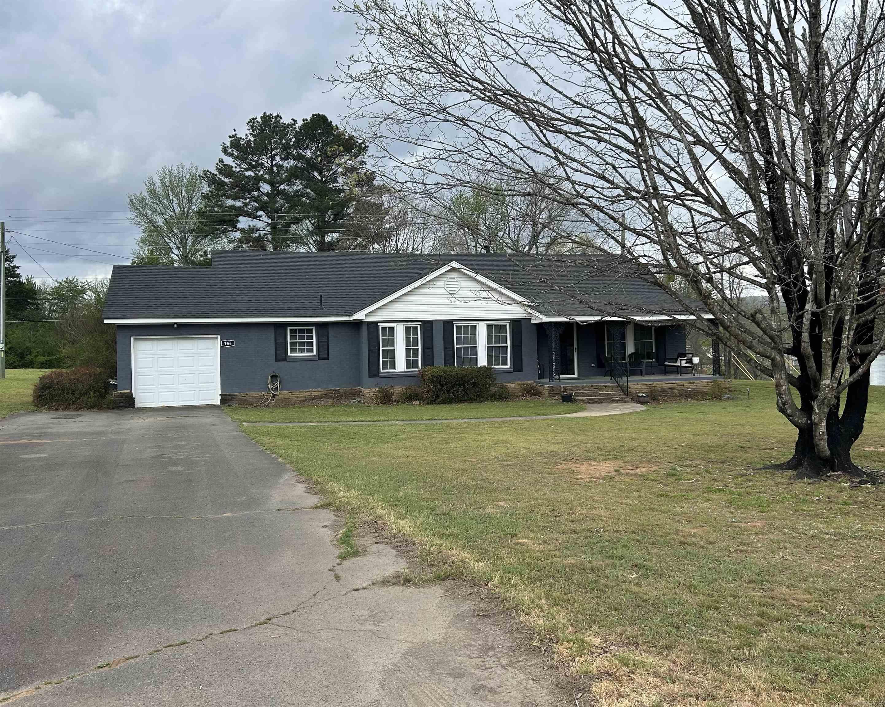 156 W James  Clinton, AR