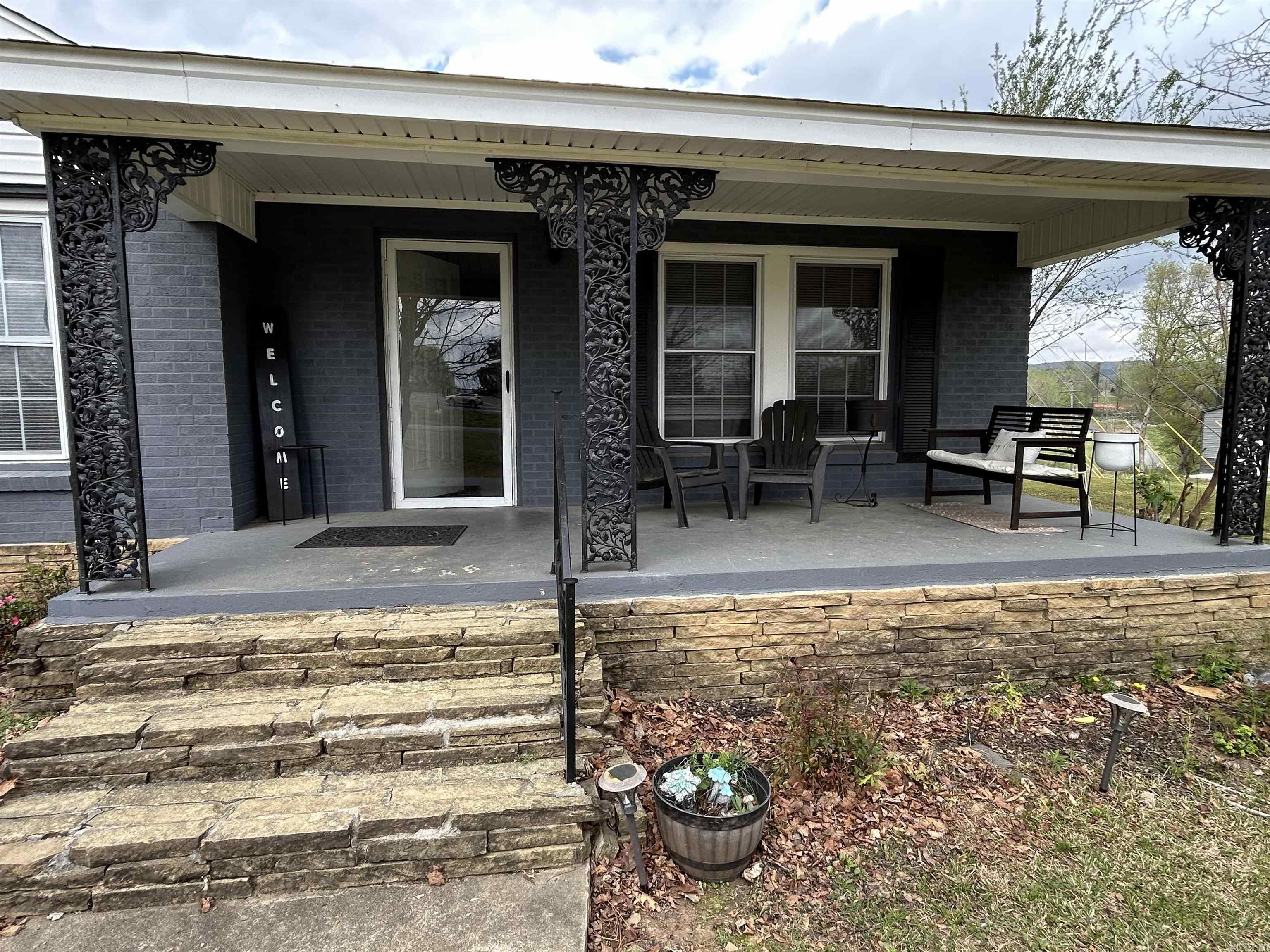 156 W James  Clinton, AR