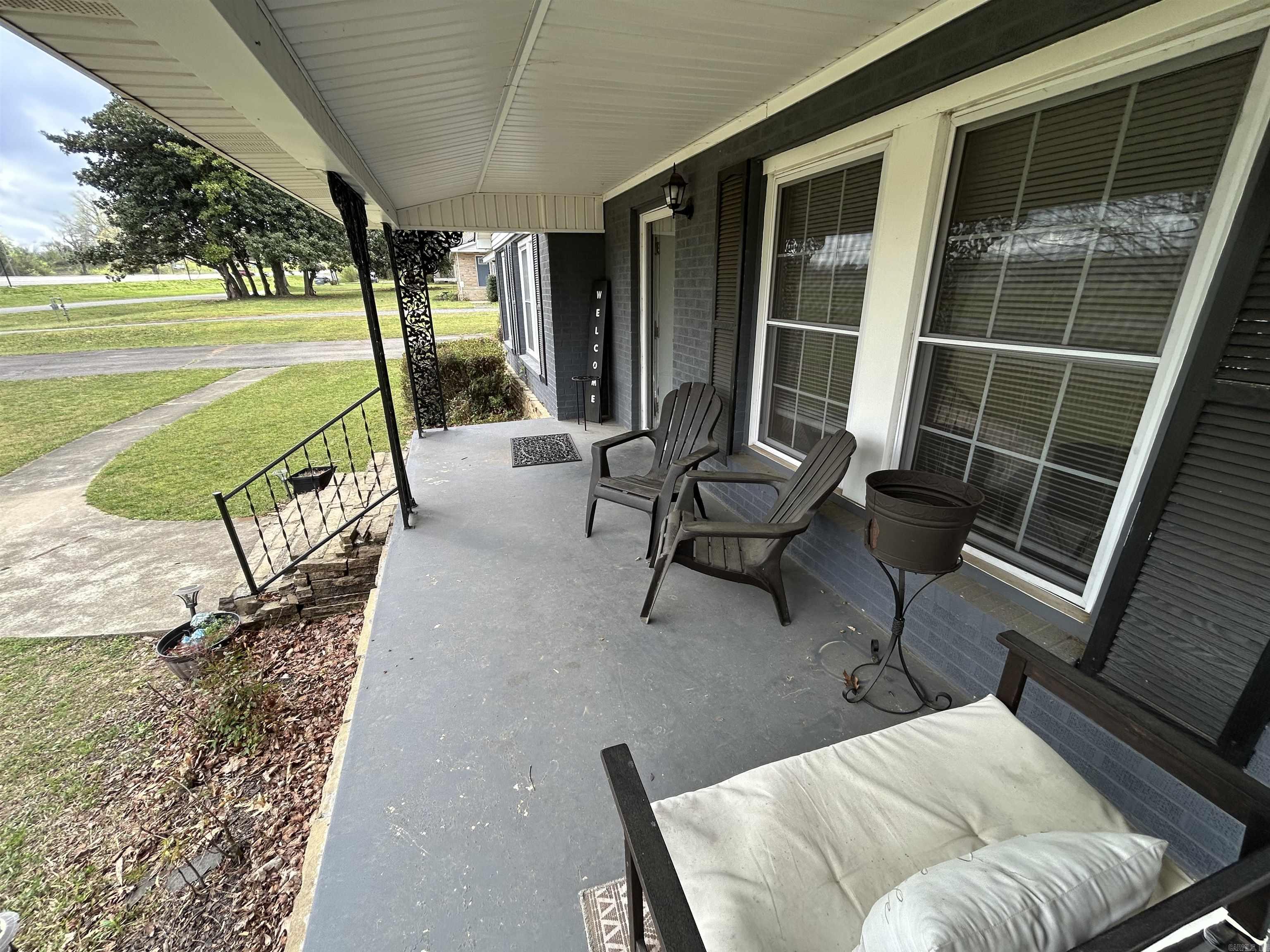 156 W James  Clinton, AR