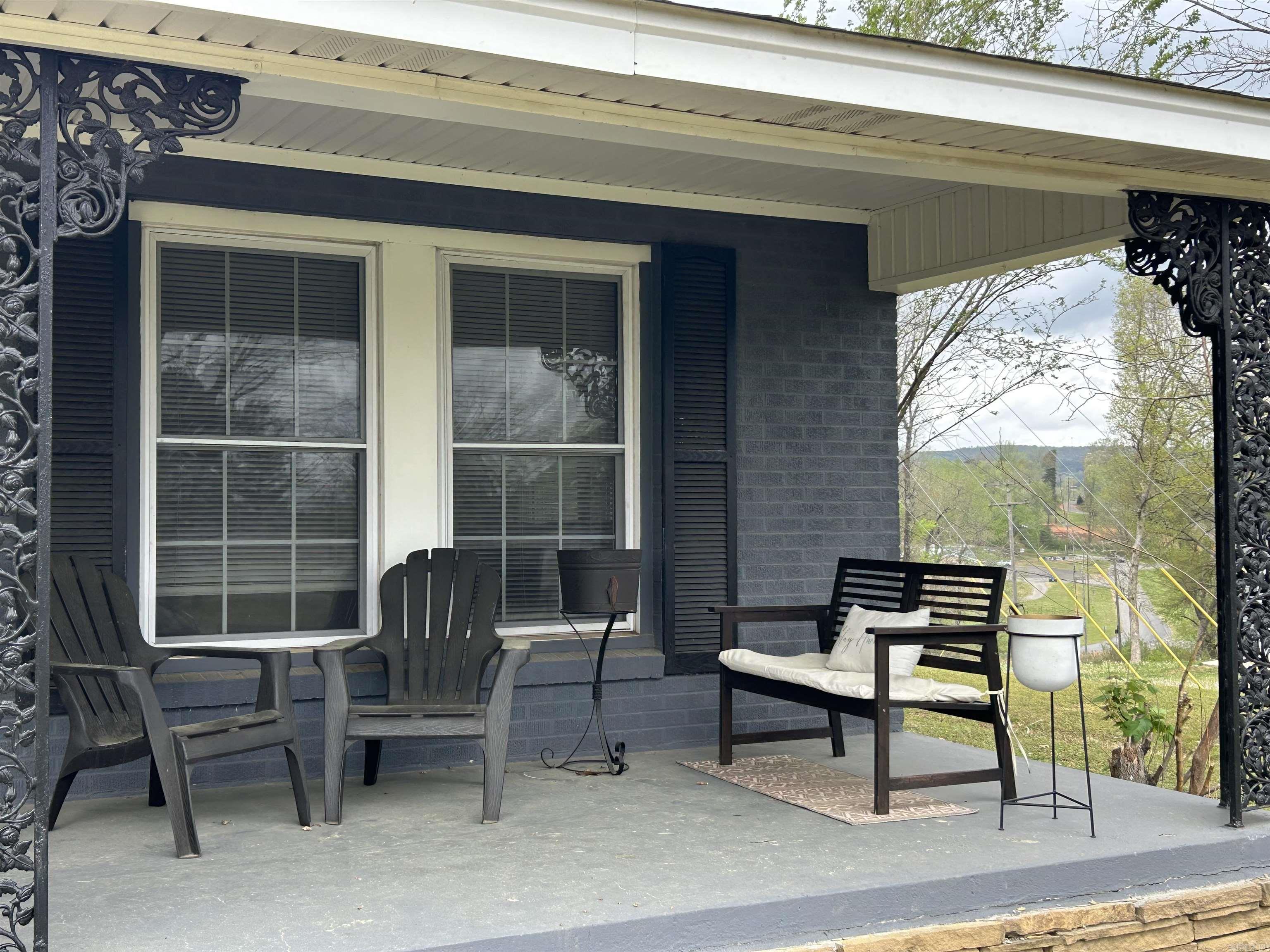 156 W James  Clinton, AR