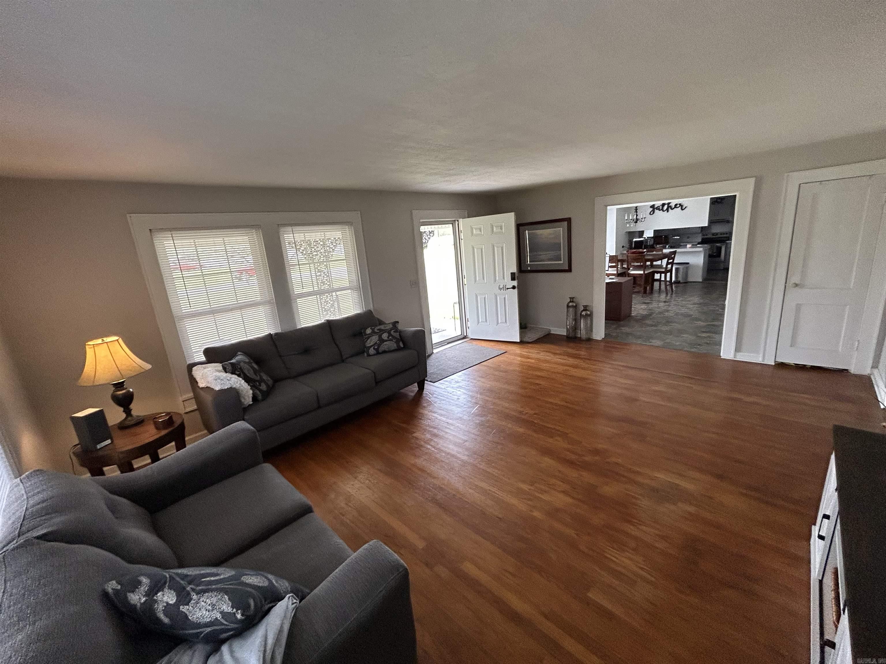 156 W James  Clinton, AR