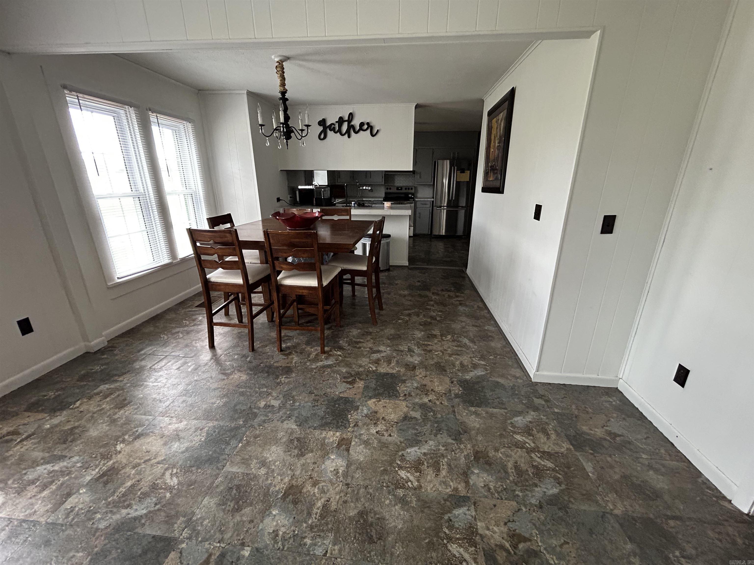 156 W James  Clinton, AR