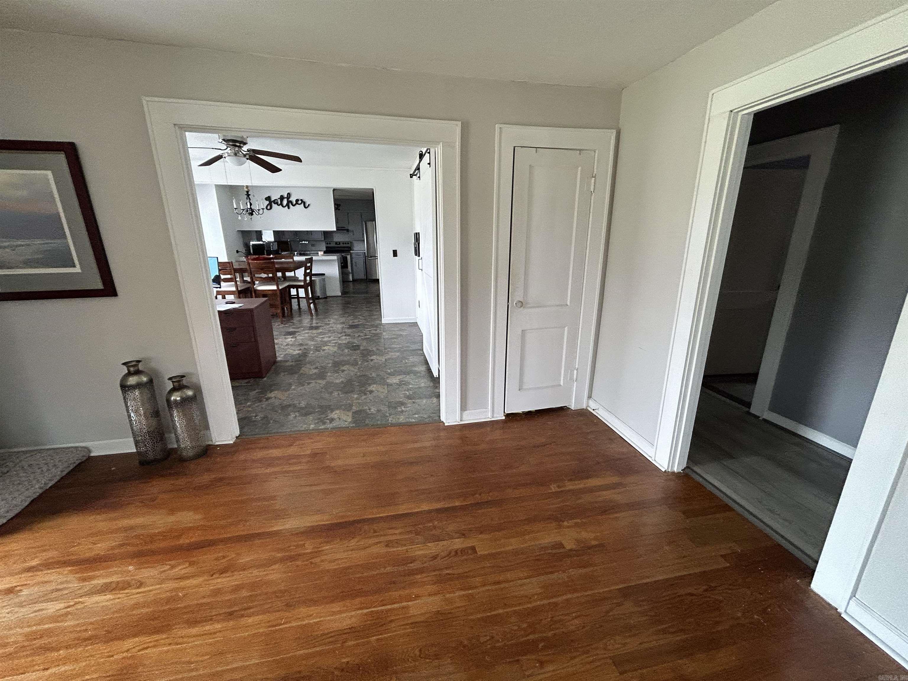 156 W James  Clinton, AR