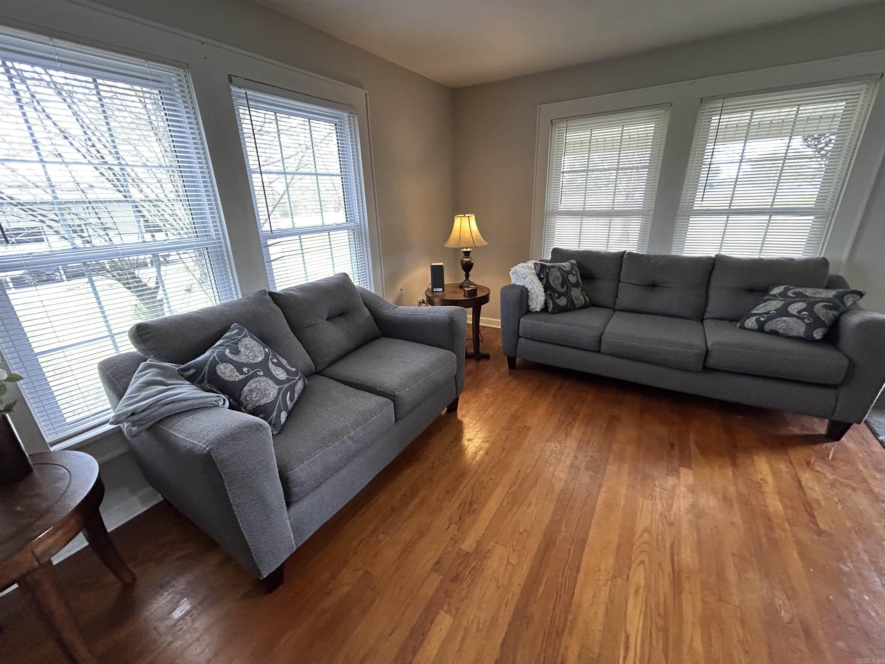 156 W James  Clinton, AR