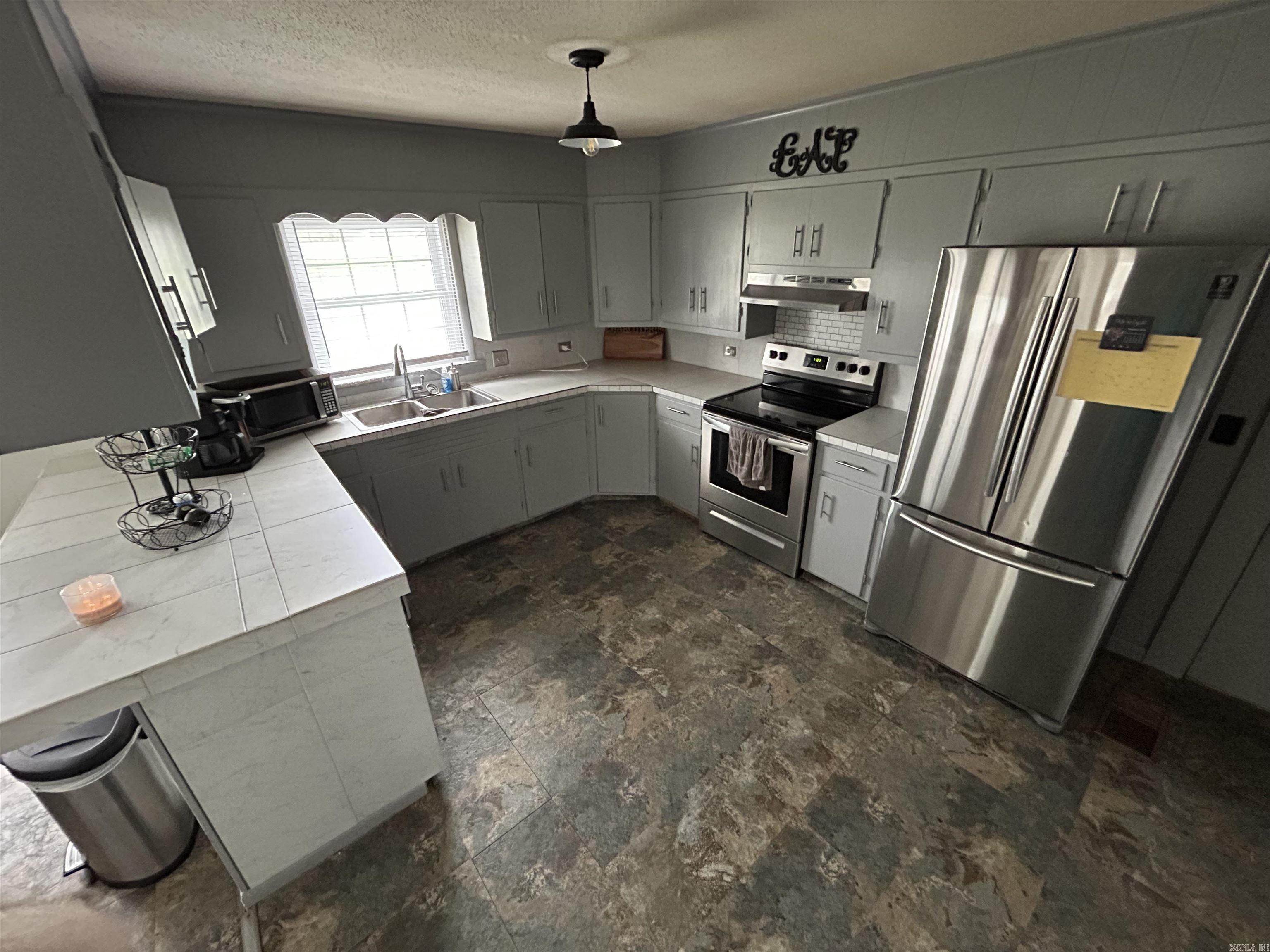 156 W James  Clinton, AR