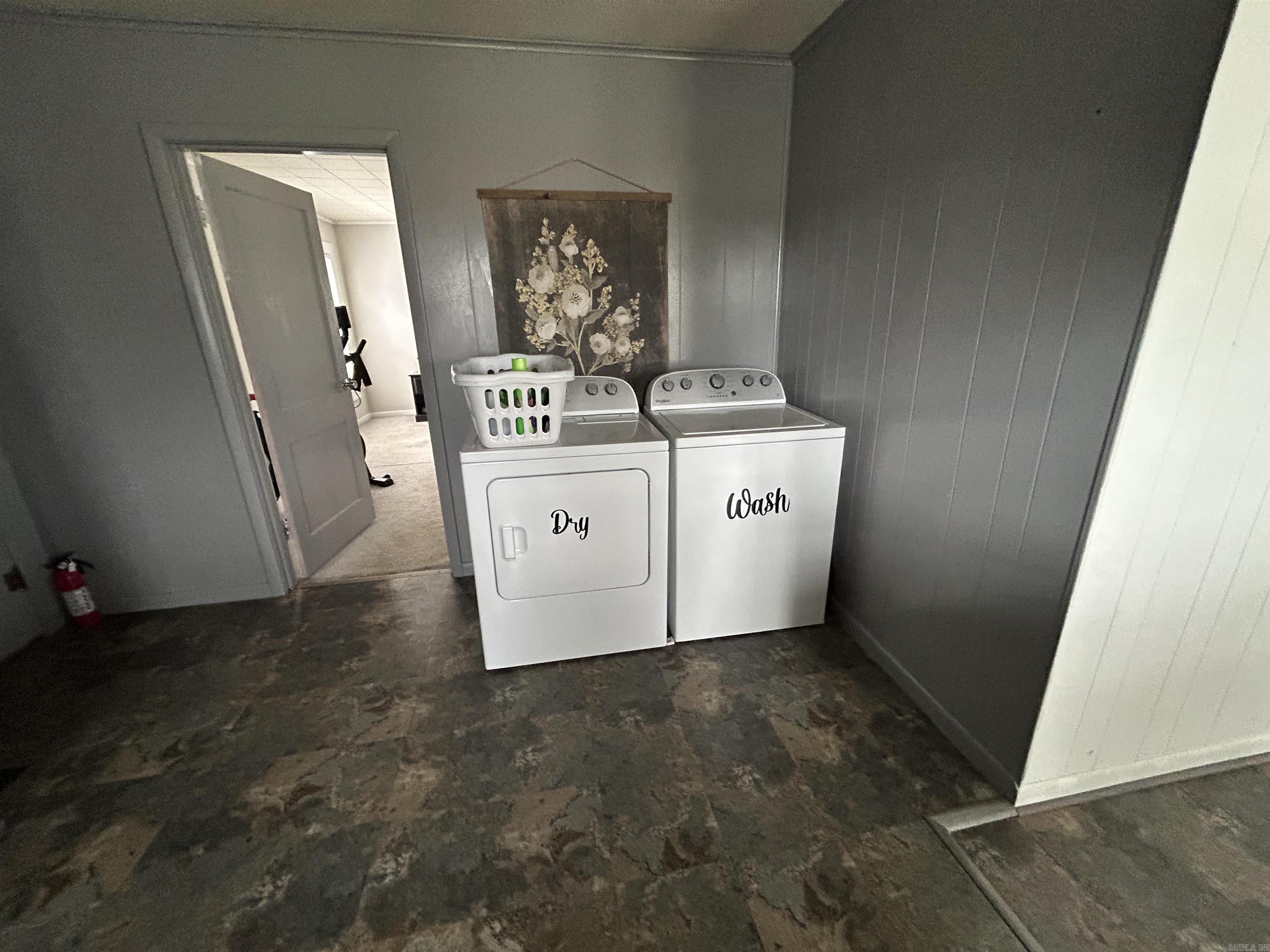 156 W James  Clinton, AR