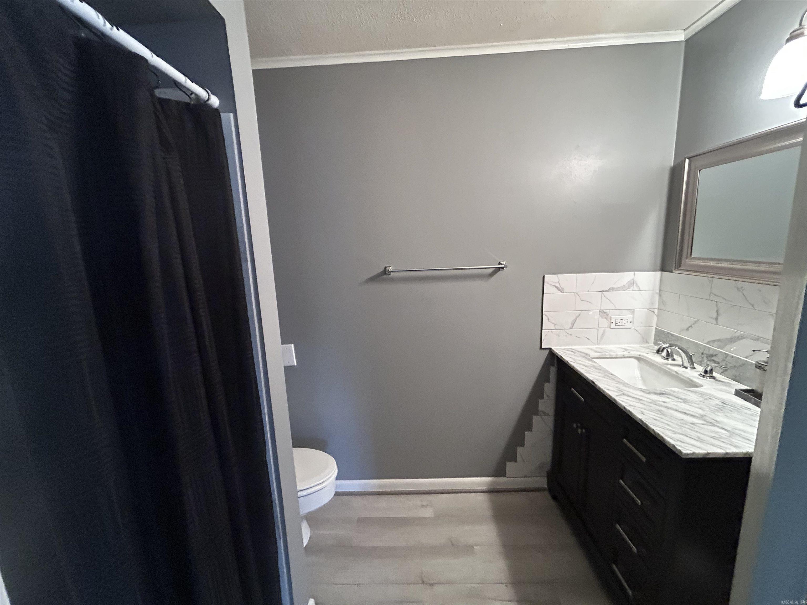 156 W James  Clinton, AR