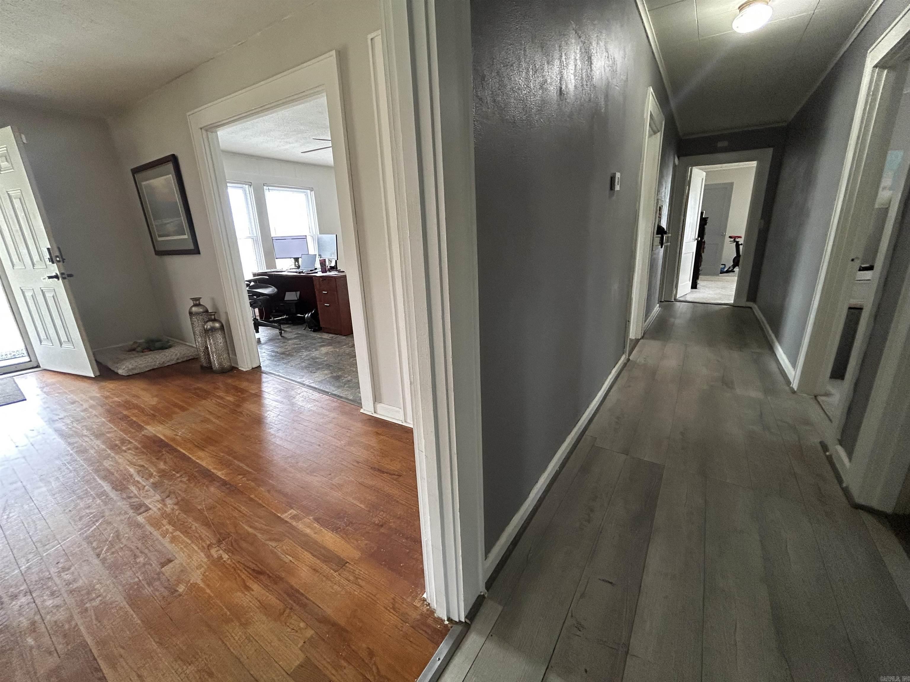 156 W James  Clinton, AR