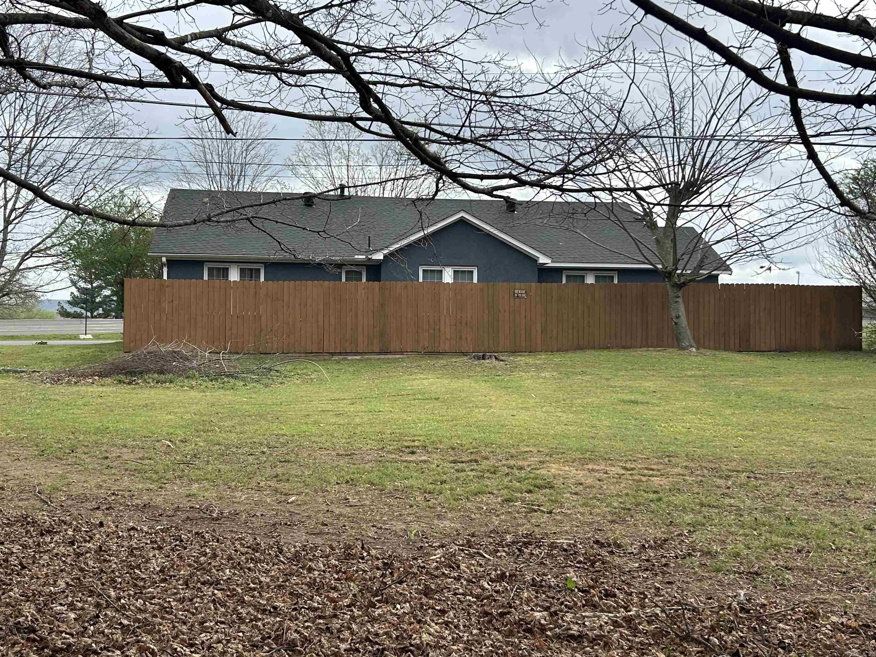 156 W James  Clinton, AR