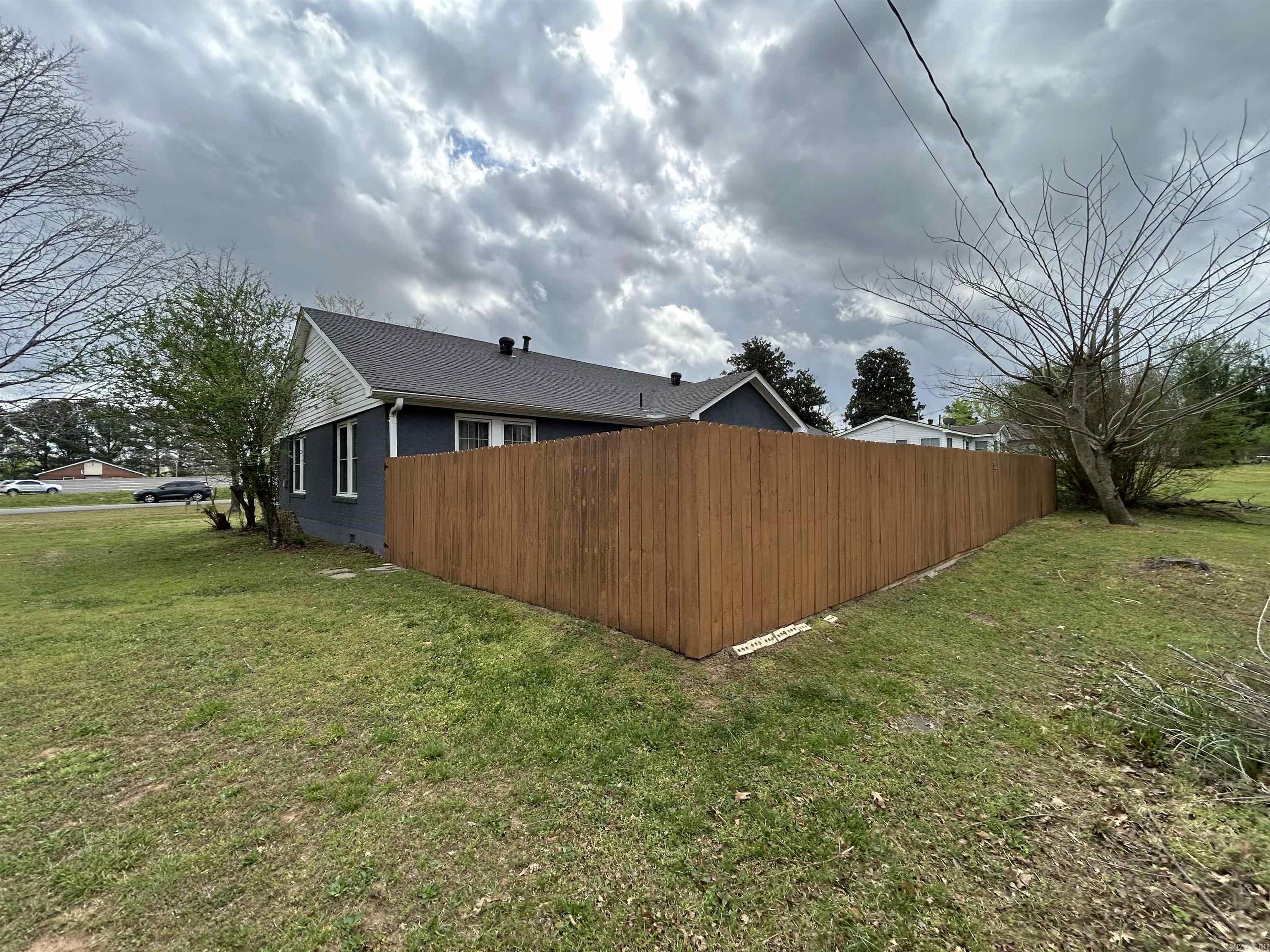 156 W James  Clinton, AR