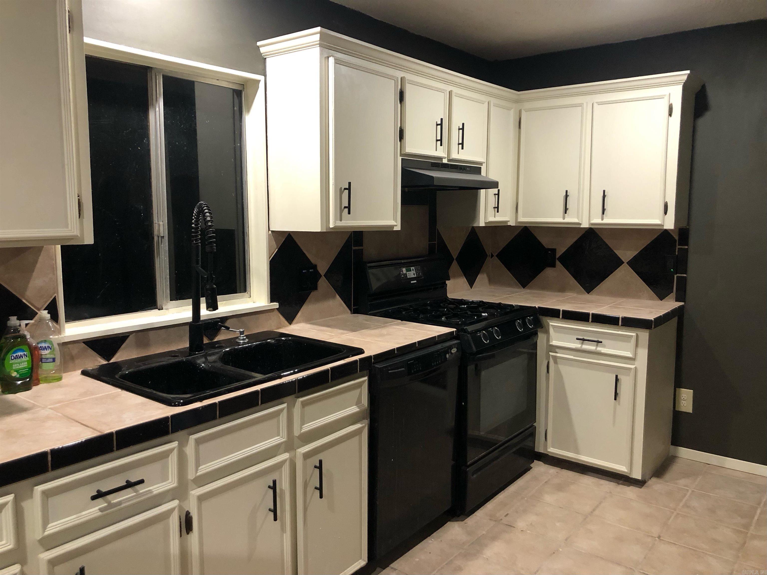 2589 Lakeside  Benton, AR