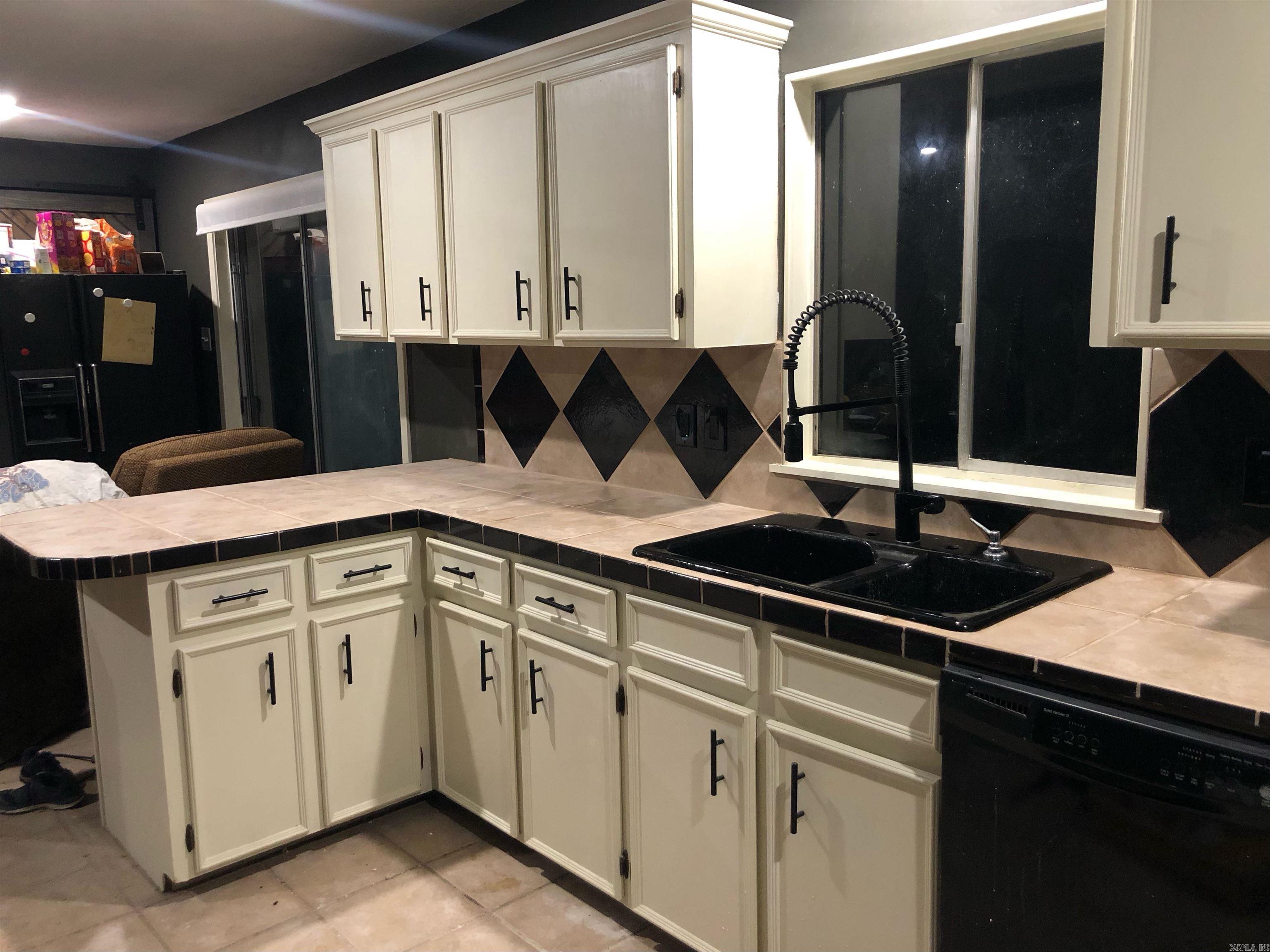 2589 Lakeside  Benton, AR