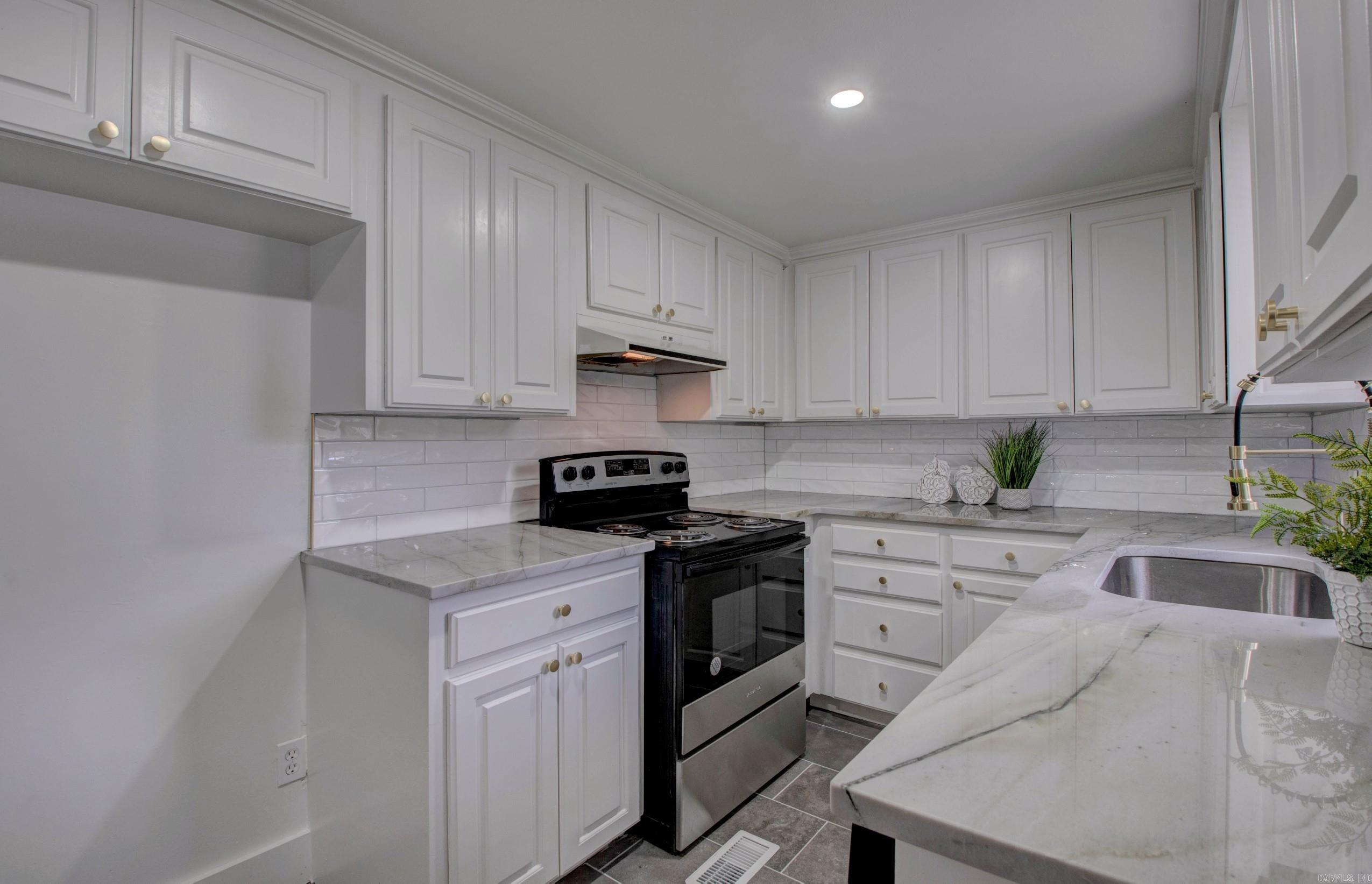 8511 Ferndale Cut Off  Little Rock, AR