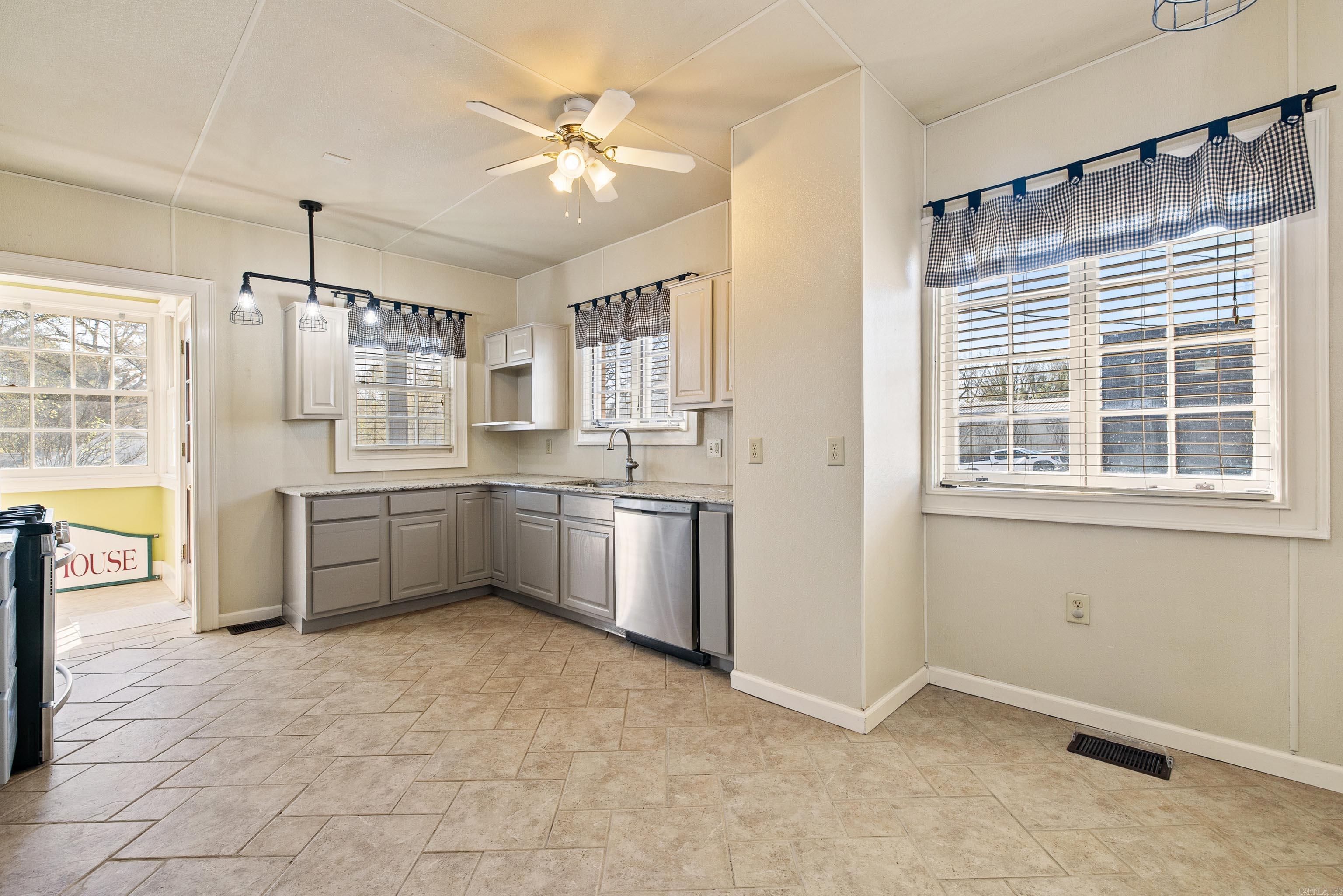 305 N East  Benton, AR