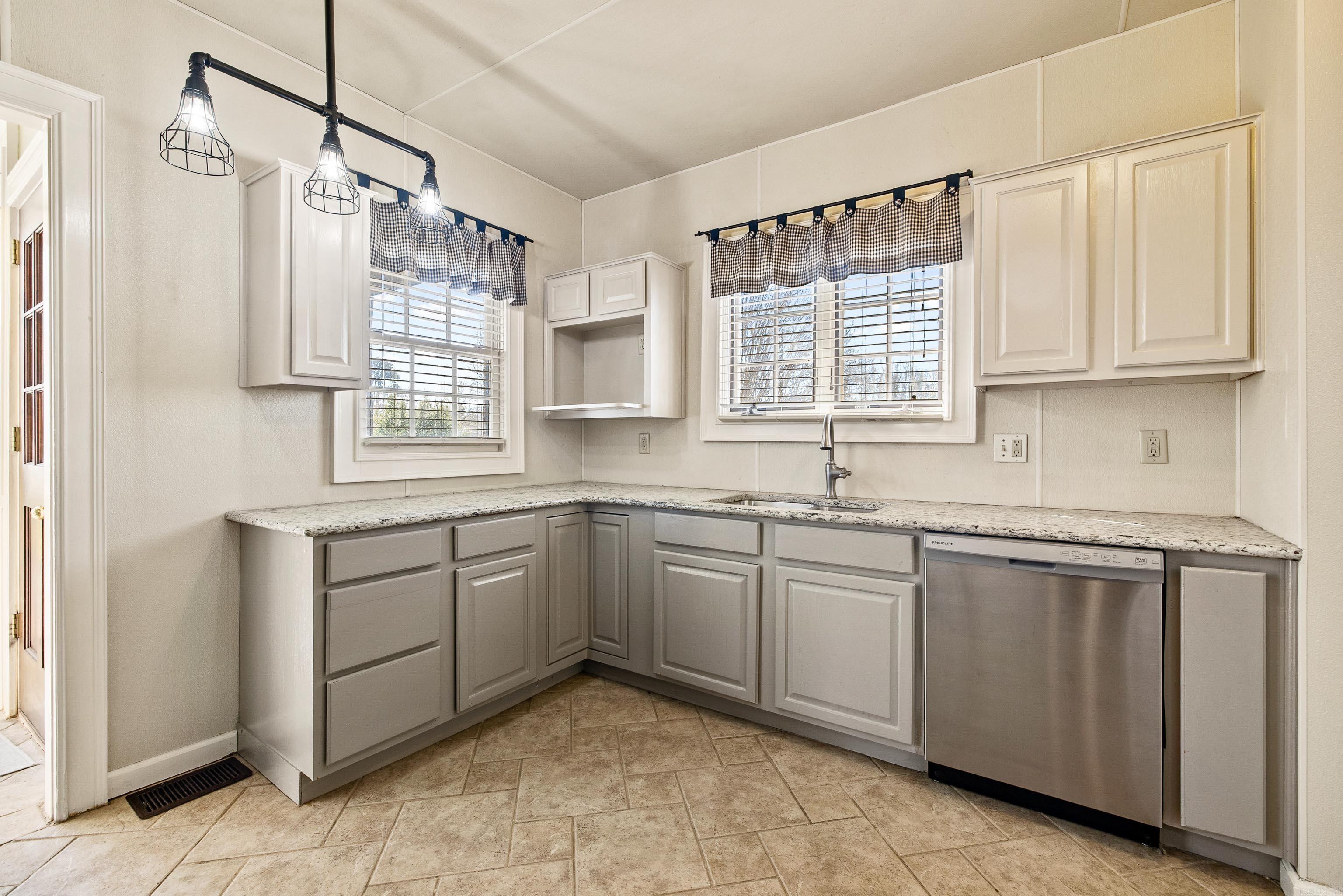 305 N East  Benton, AR