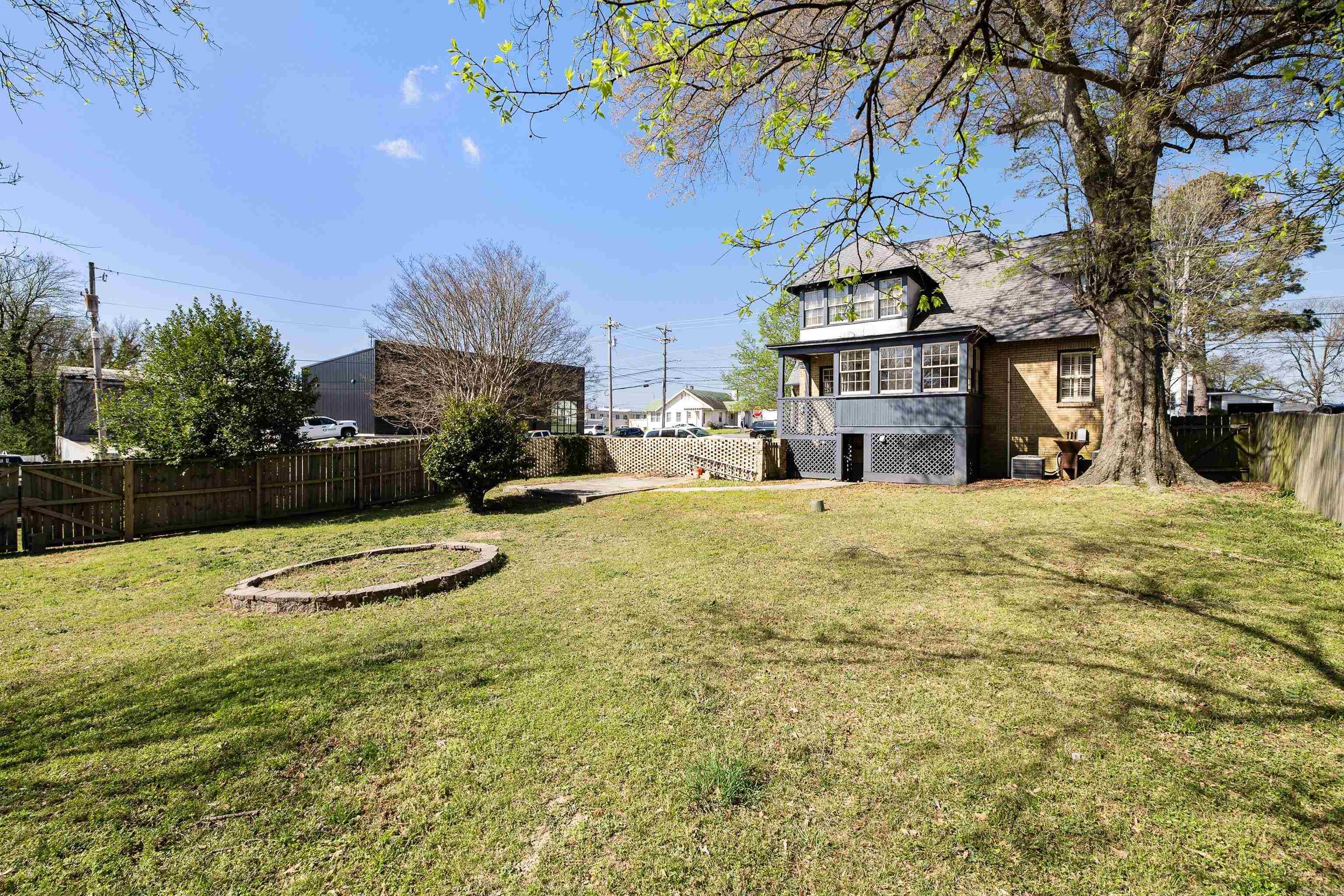 305 N East  Benton, AR