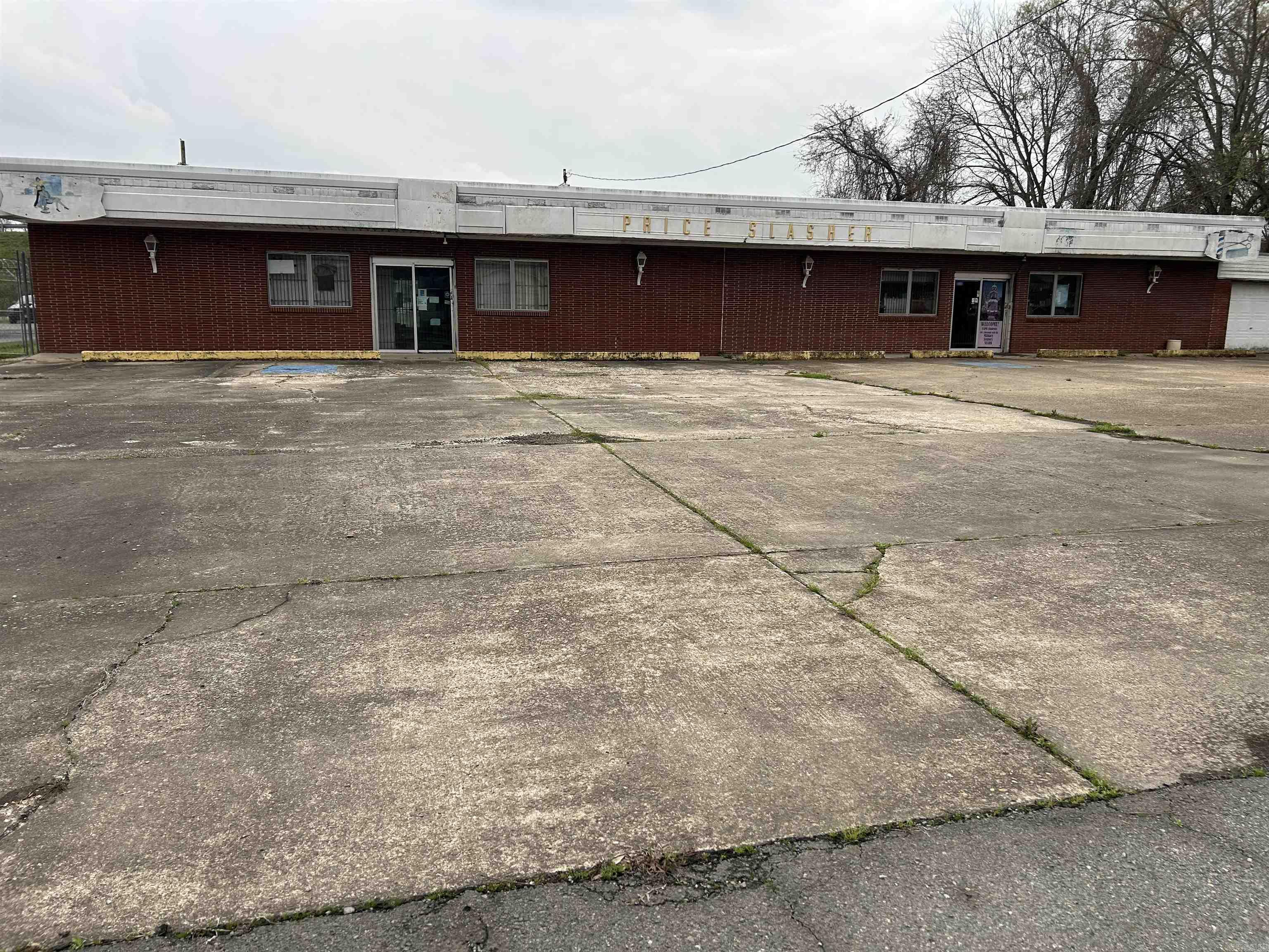 2700 W Pullen Ave  Pine Bluff, AR