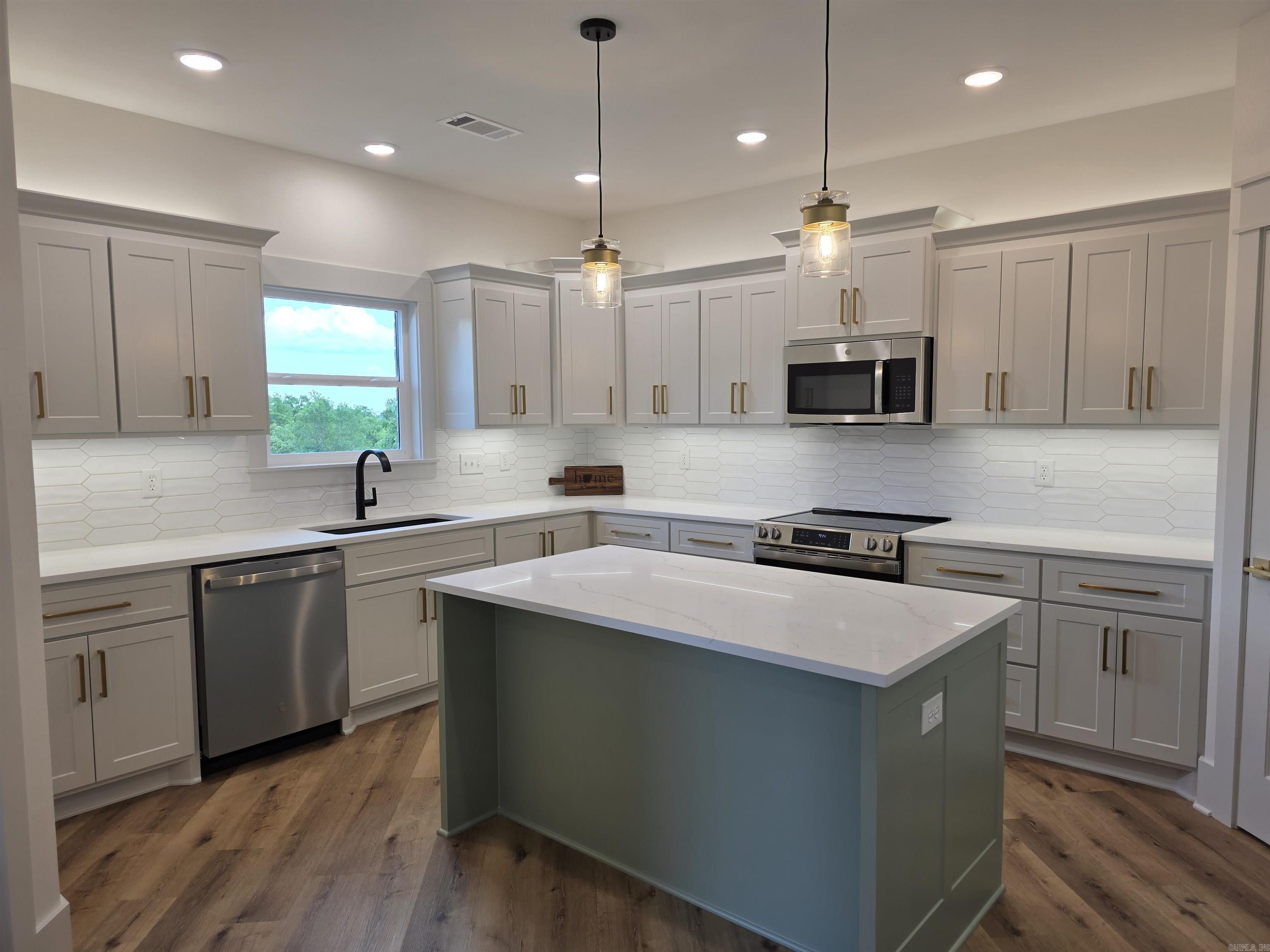 81 Summer Sky Drive Greenbrier, AR 72058