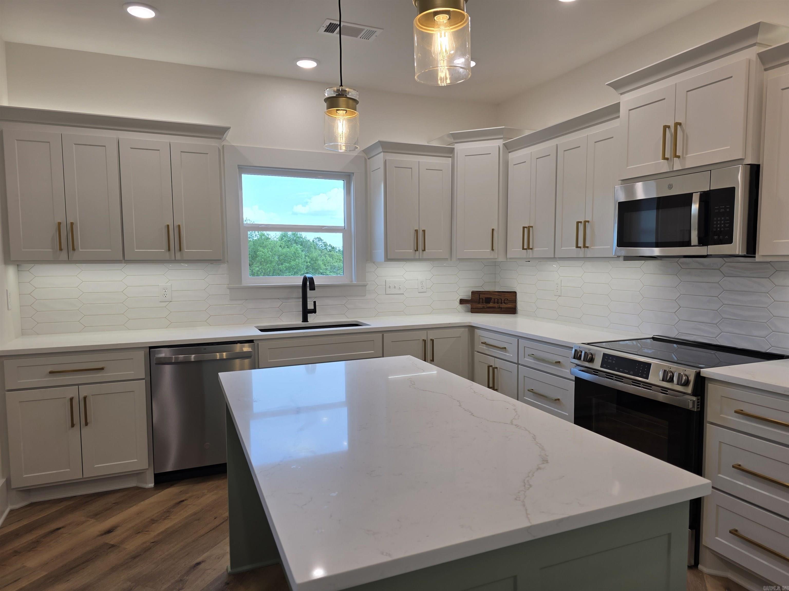 81 Summer Sky Drive Greenbrier, AR 72058