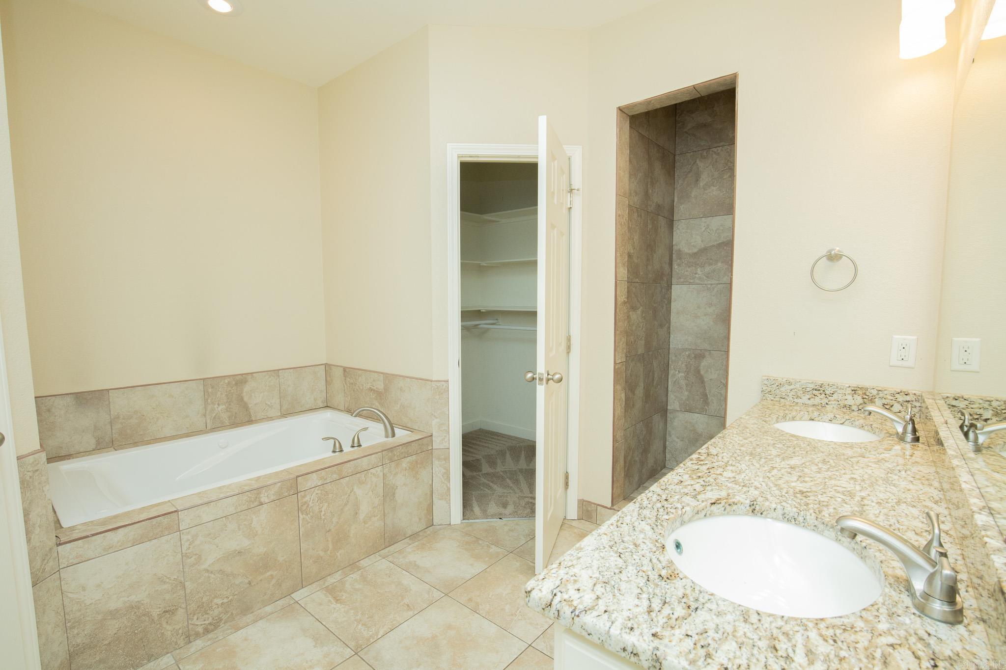 1090 Whispering Oak  Redfield, AR