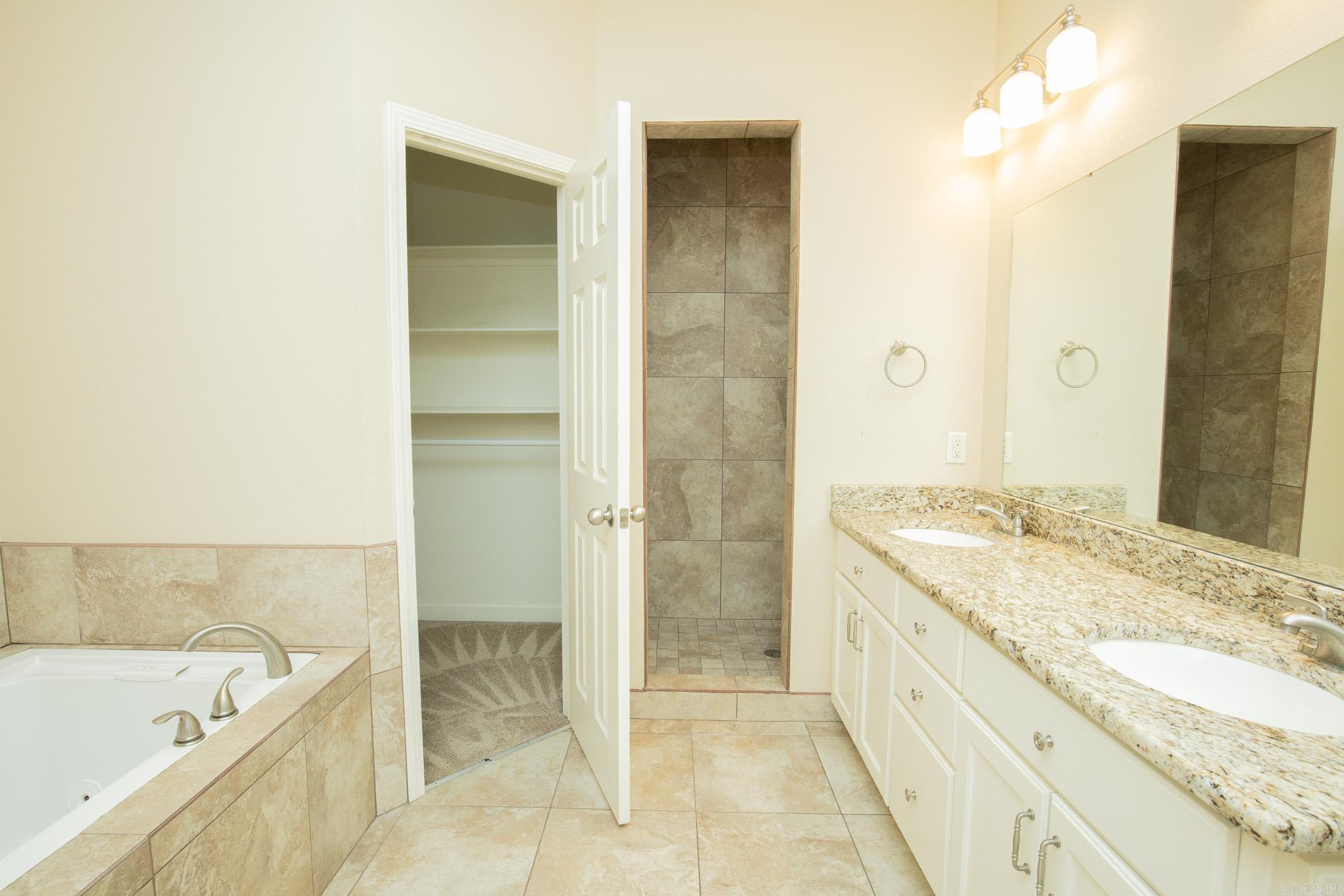 1090 Whispering Oak  Redfield, AR