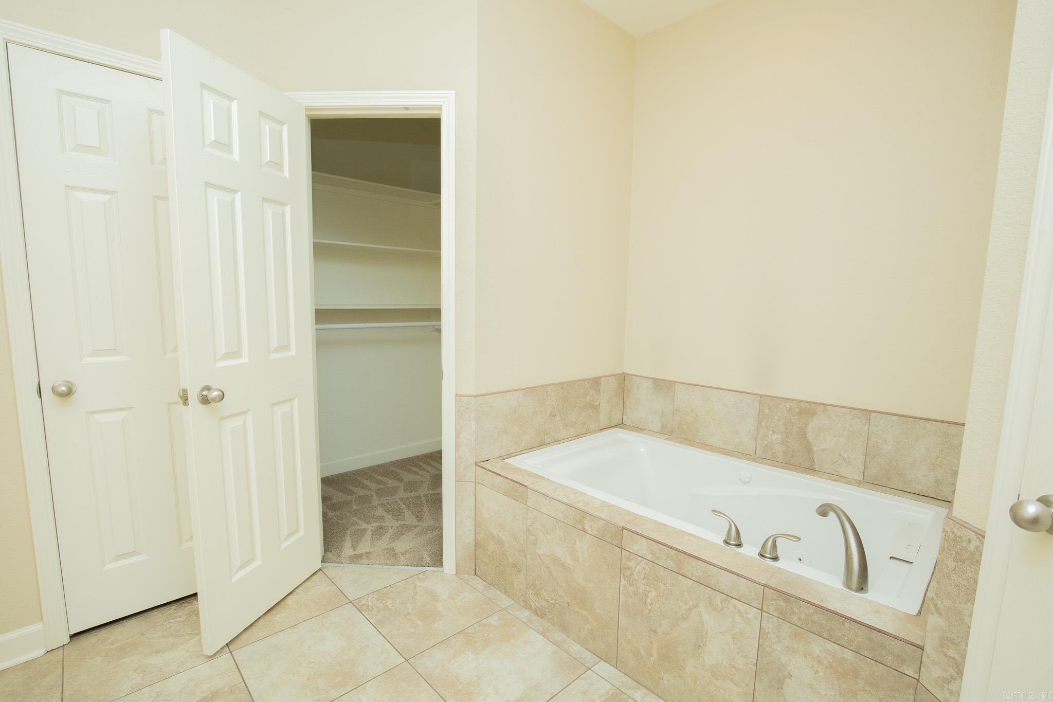 1090 Whispering Oak  Redfield, AR