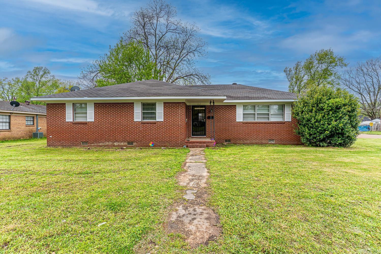 1047 N Rosser 122 E Arkansas Avenue Forrest City, AR