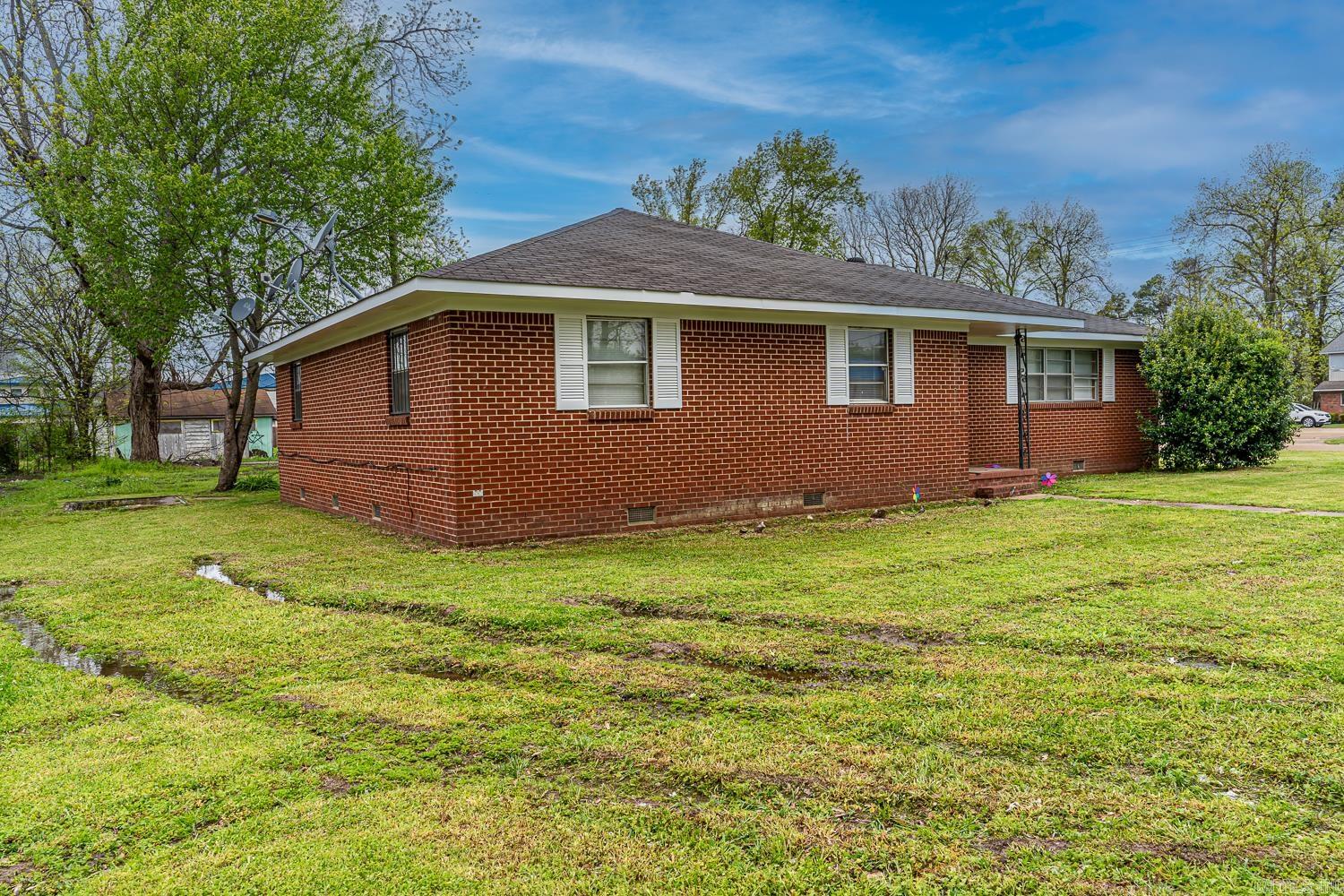 1047 N Rosser 122 E Arkansas Avenue Forrest City, AR
