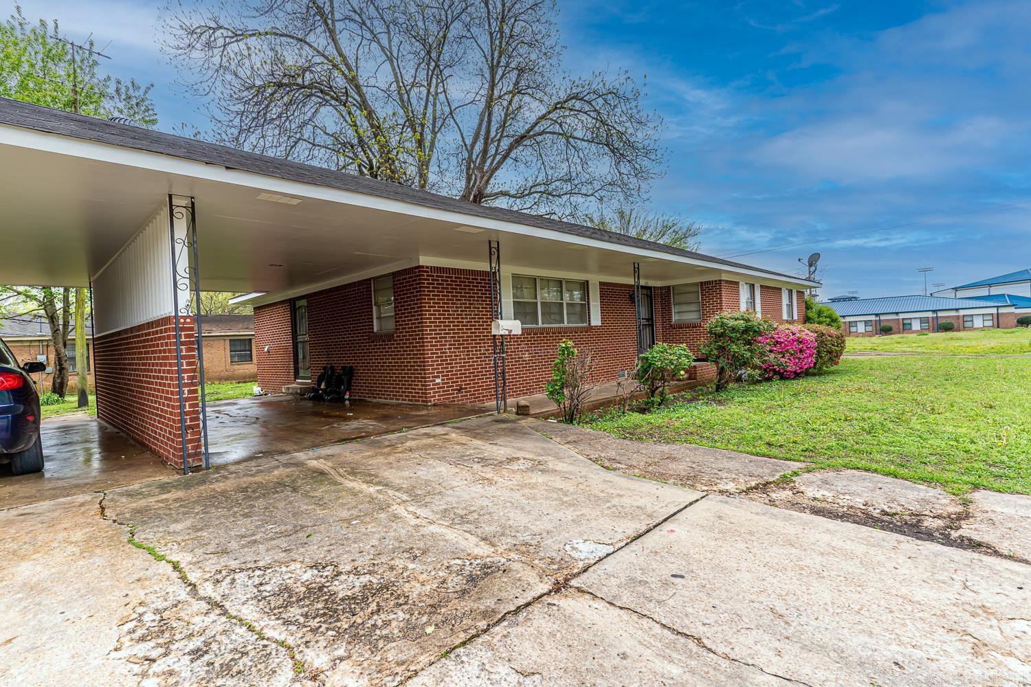 1047 N Rosser 122 E Arkansas Avenue Forrest City, AR