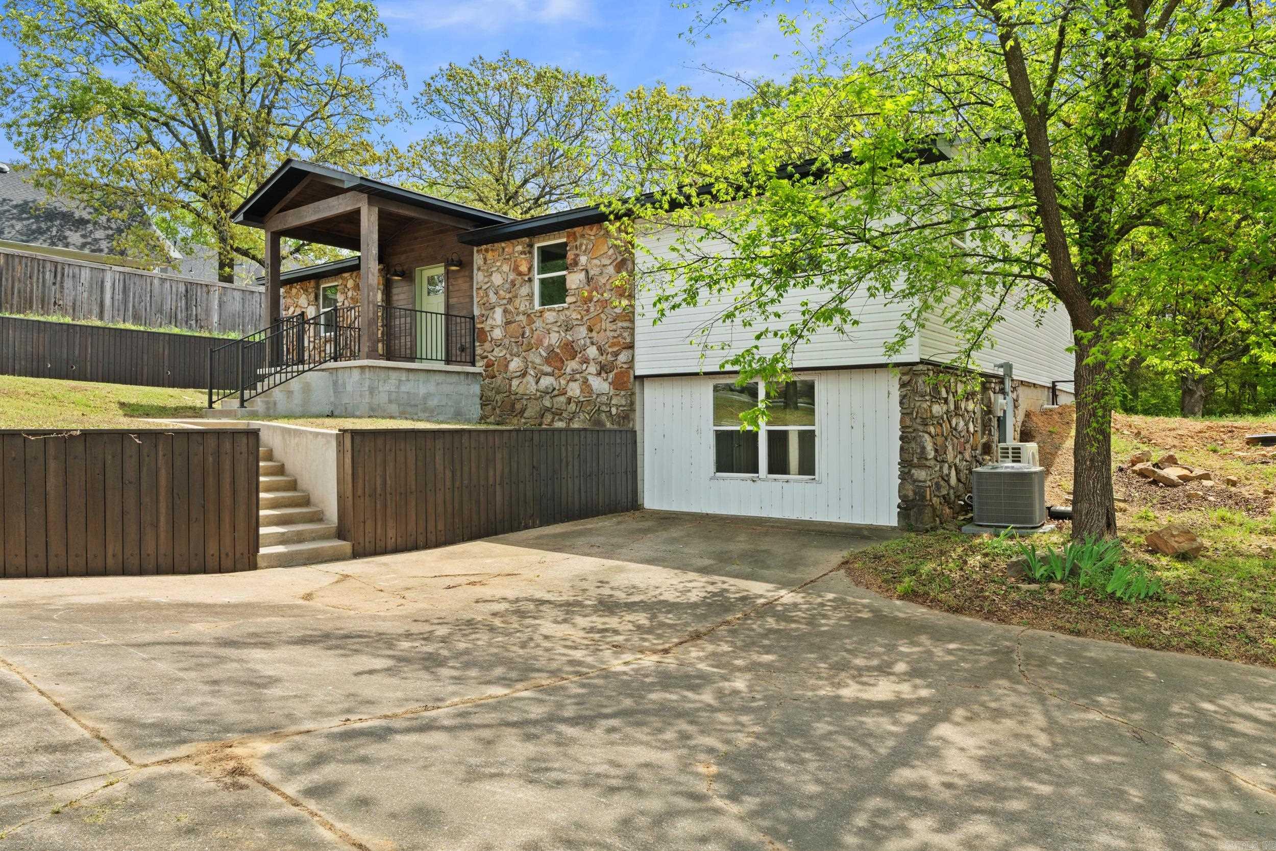 3237 College  Conway, AR