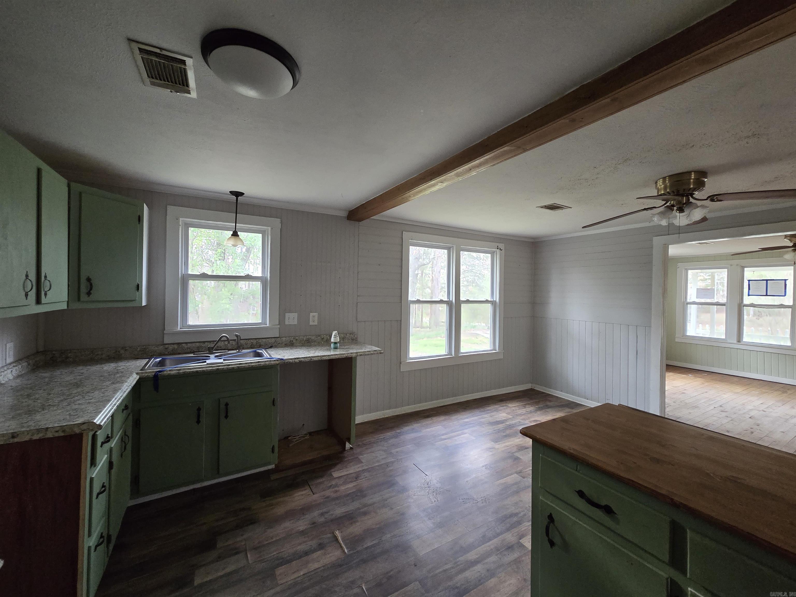 1562 E Hwy 16  Clinton, AR