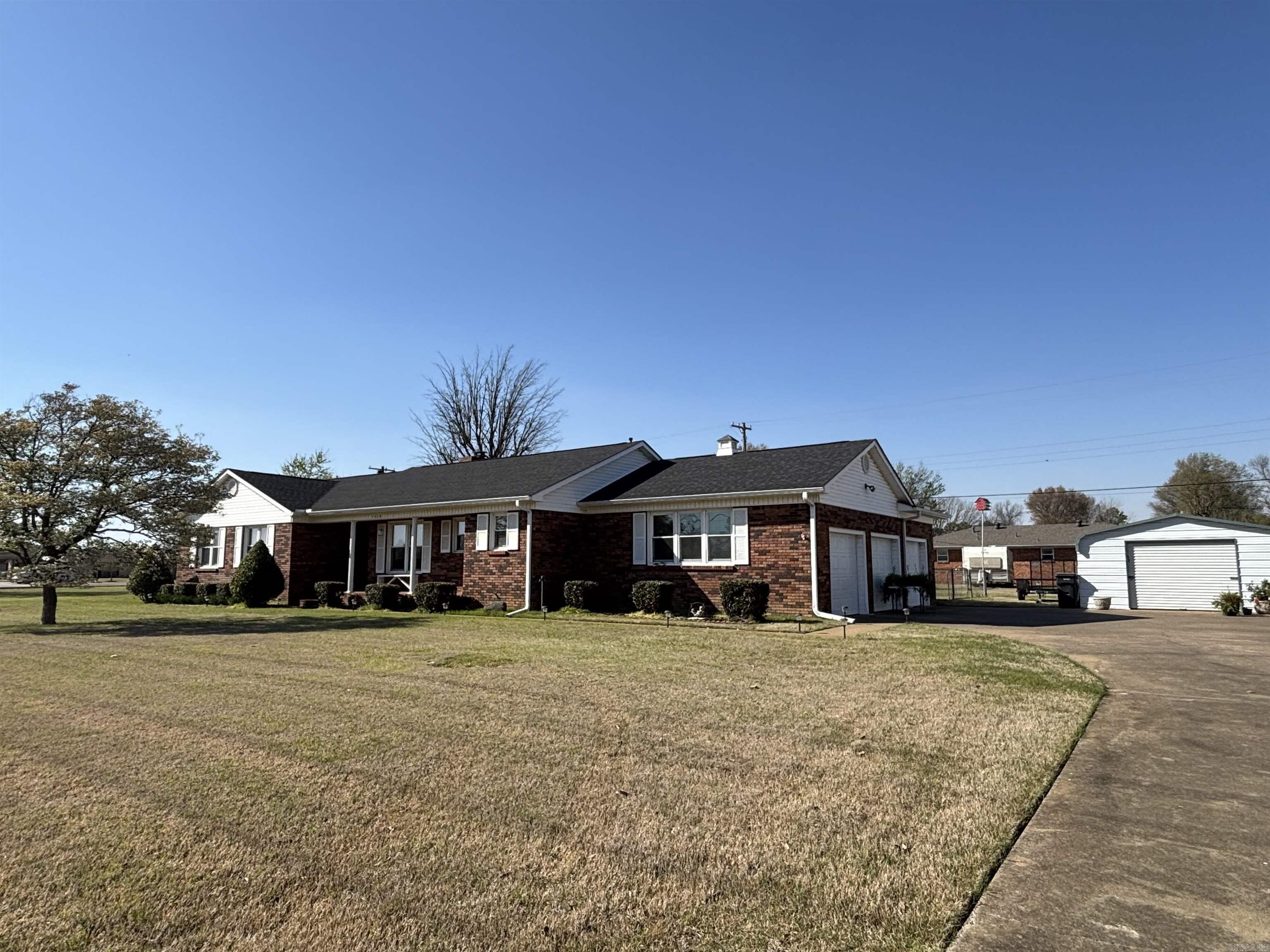1410 W Main  Walnut Ridge, AR